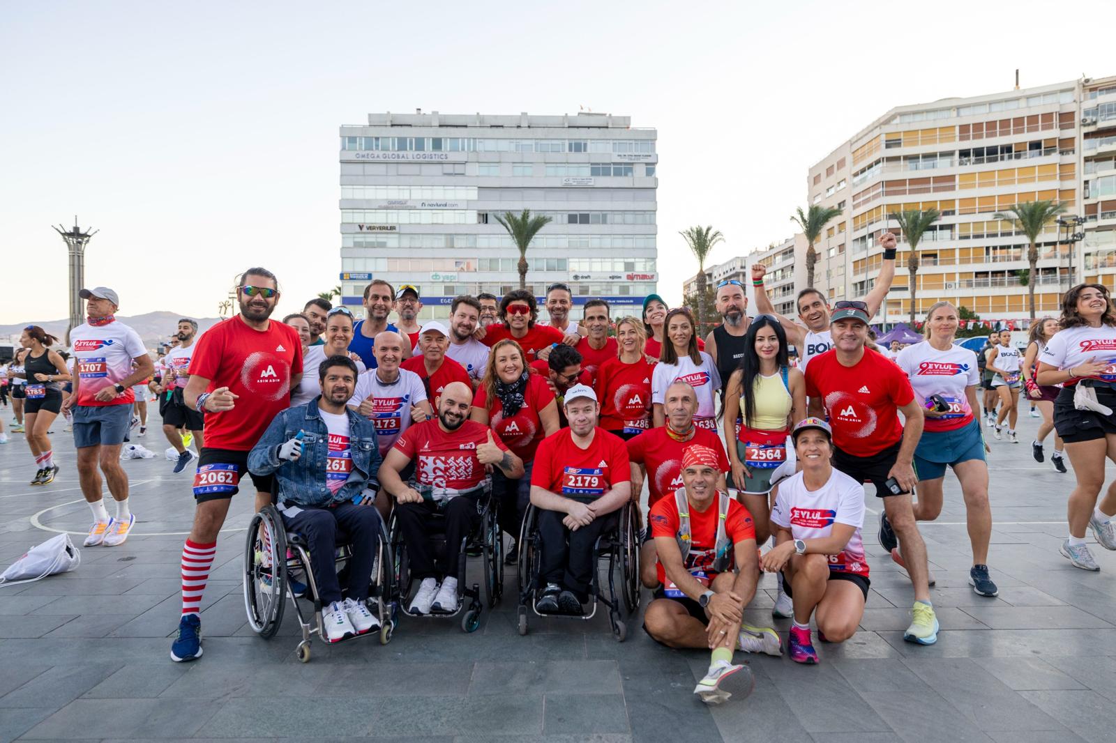 Uluslararası 9 Eylül İzmir Yarı Maratonu renkli görüntülere sahne oldu