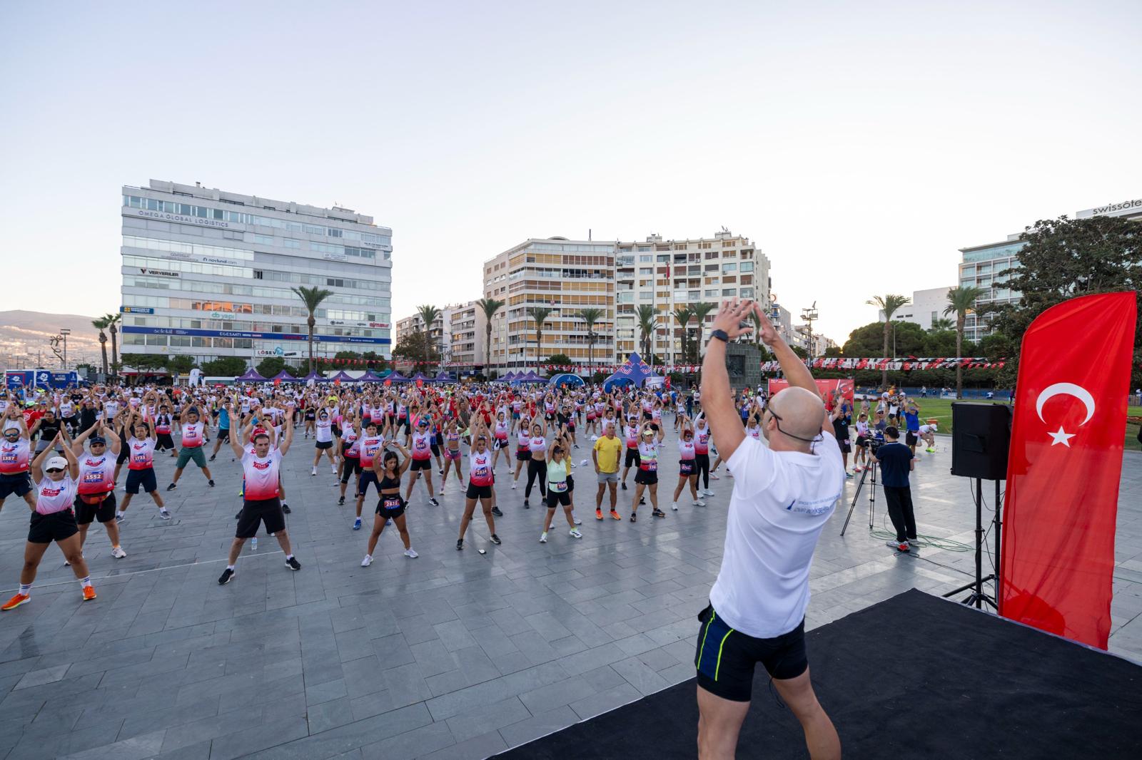 Uluslararası 9 Eylül İzmir Yarı Maratonu renkli görüntülere sahne oldu