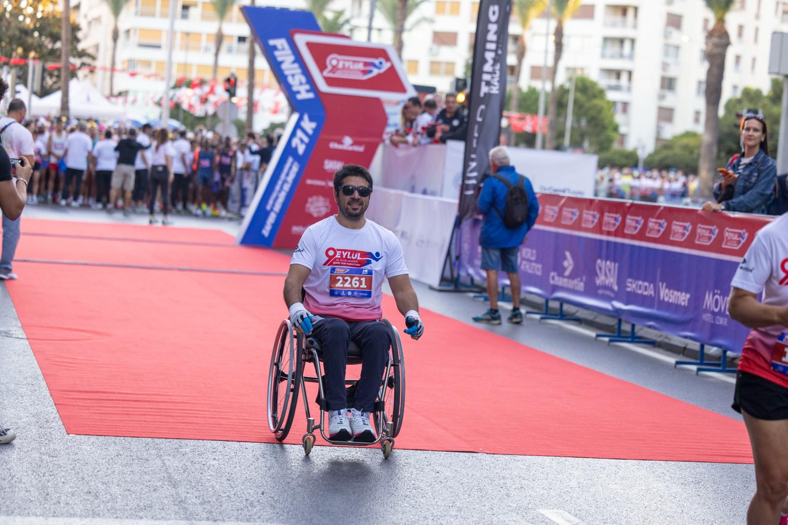 Uluslararası 9 Eylül İzmir Yarı Maratonu renkli görüntülere sahne oldu