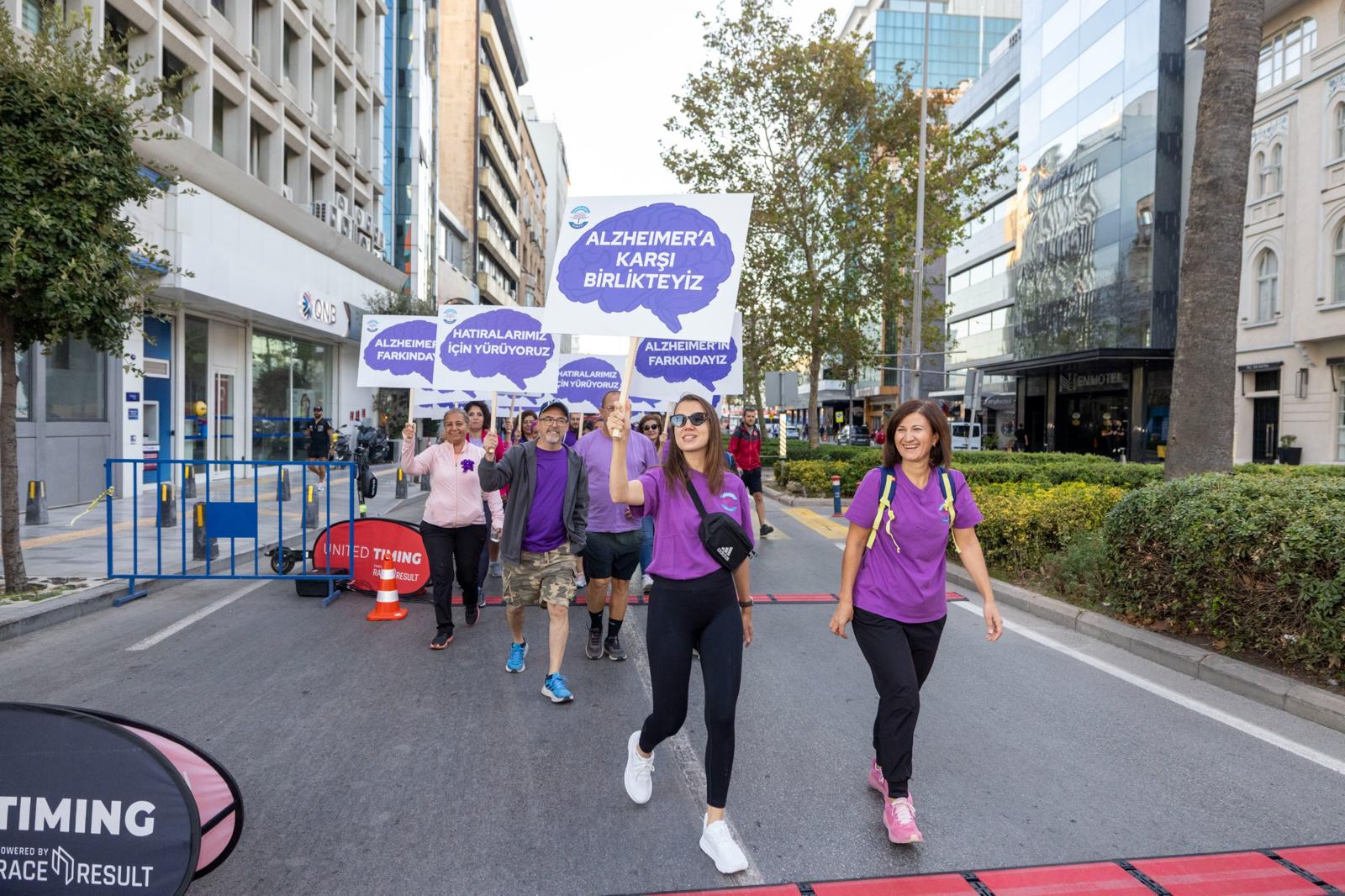 Uluslararası 9 Eylül İzmir Yarı Maratonu renkli görüntülere sahne oldu