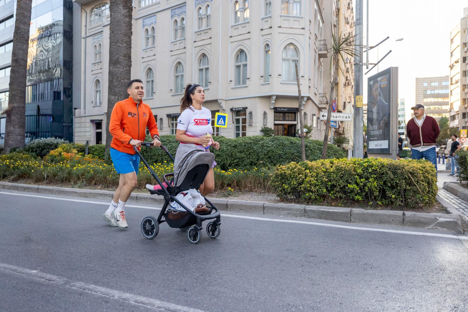Uluslararası 9 Eylül İzmir Yarı Maratonu renkli görüntülere sahne oldu