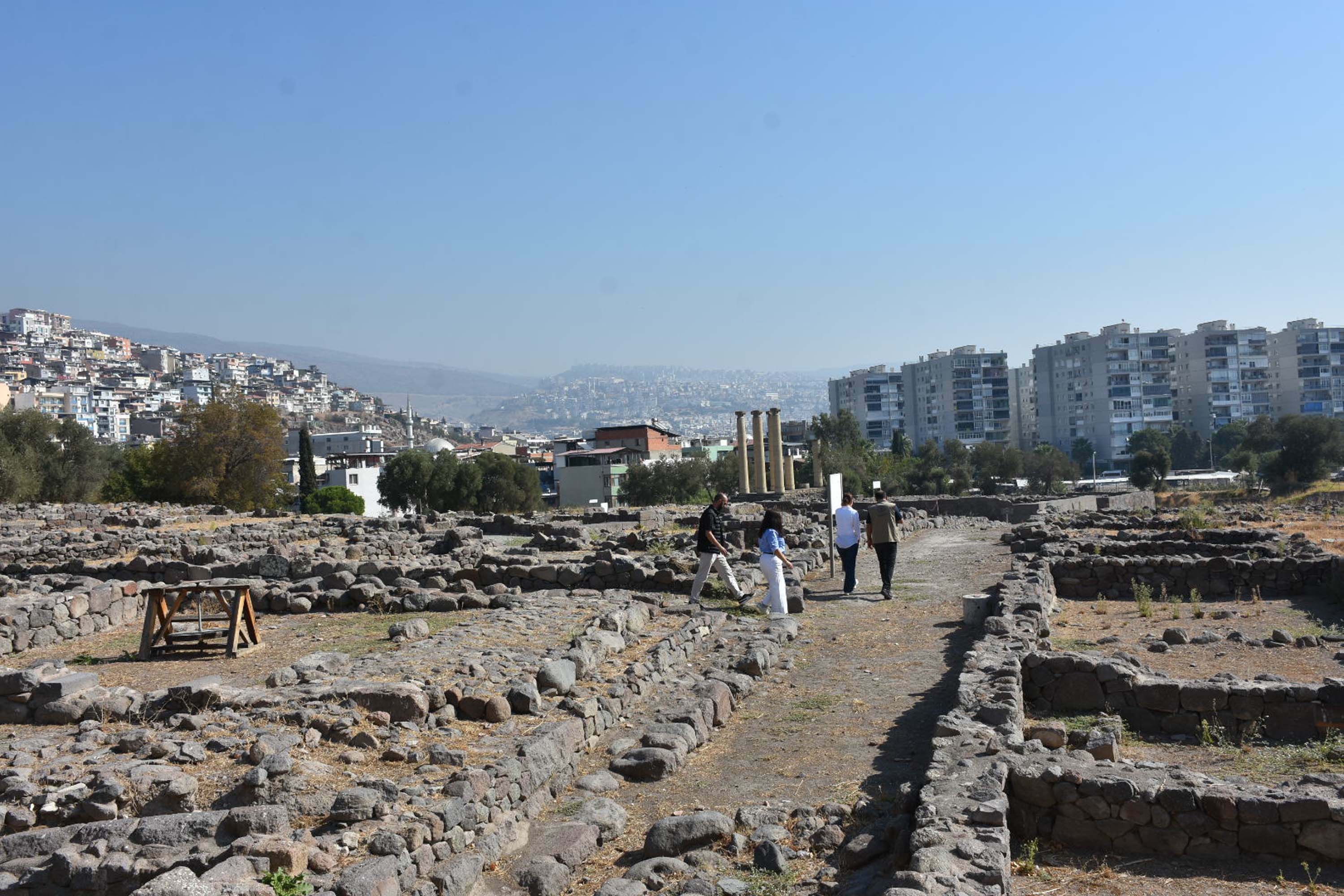 Smyrna Höyüğü'nde 5 bin yıl önceki ticari ilişkiyi gösteren seramikler bulundu