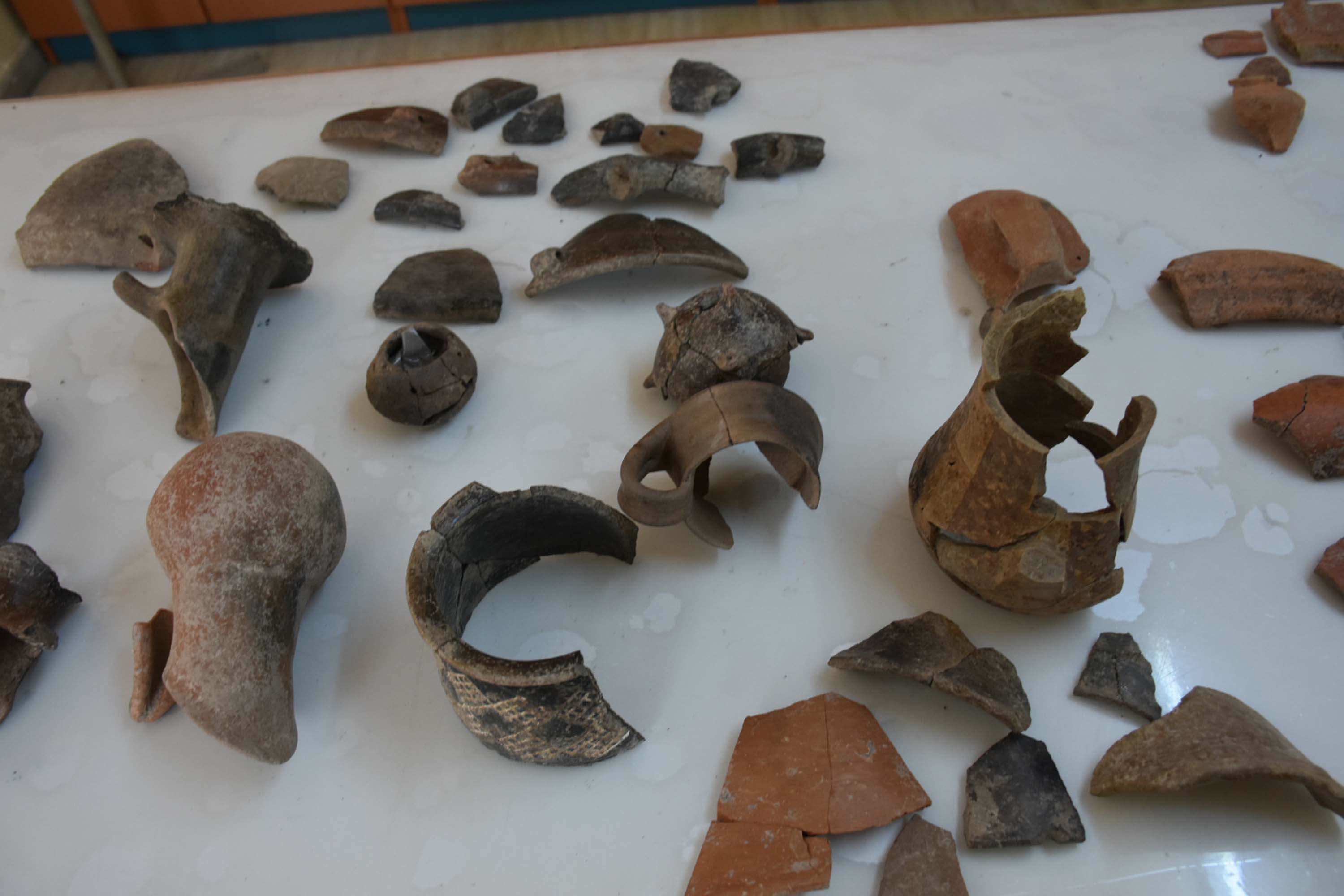 Smyrna Höyüğü'nde 5 bin yıl önceki ticari ilişkiyi gösteren seramikler bulundu