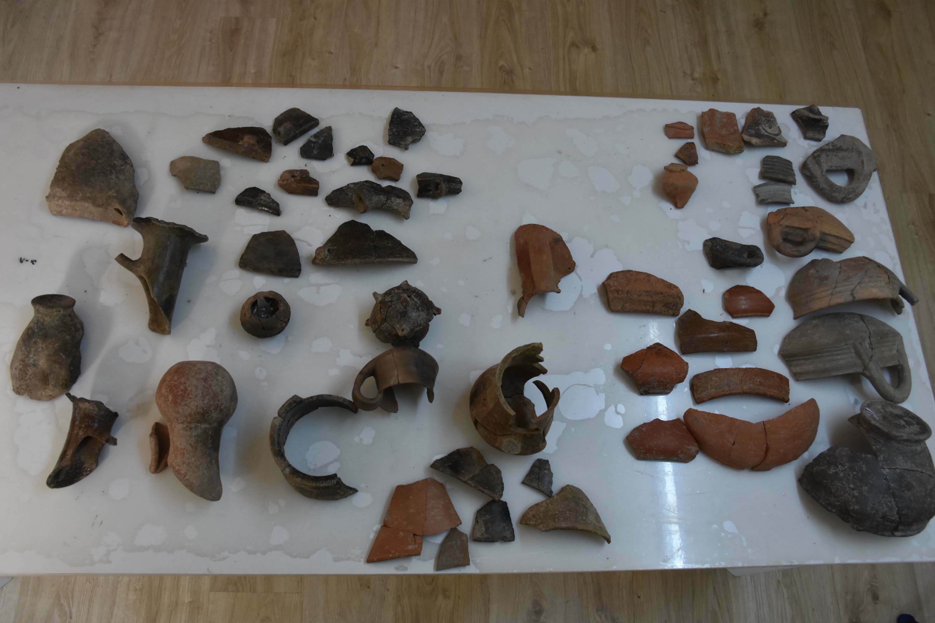 Smyrna Höyüğü'nde 5 bin yıl önceki ticari ilişkiyi gösteren seramikler bulundu