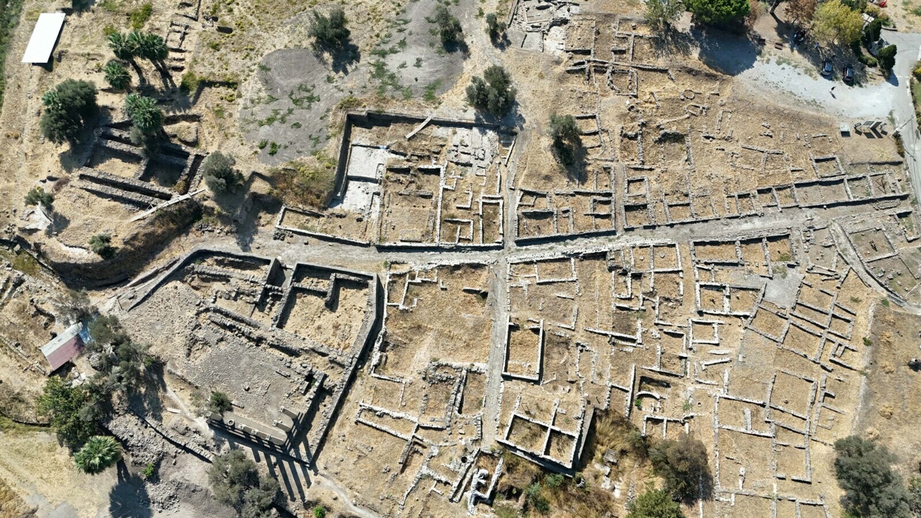 Smyrna Höyüğü'nde 5 bin yıl önceki ticari ilişkiyi gösteren seramikler bulundu