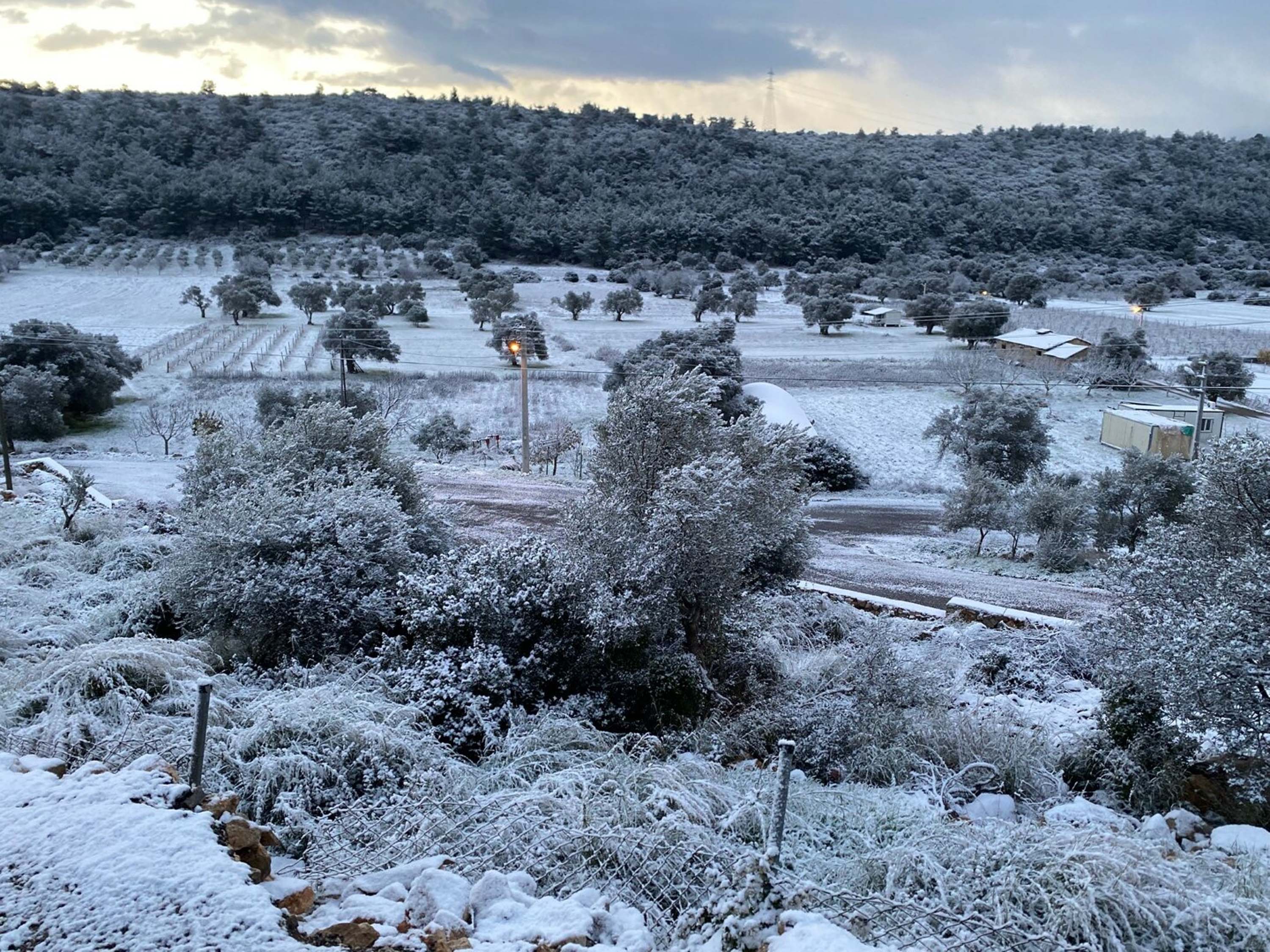 İzmir’de yeni yılın ilk gününde kar yağışı etkili oldu