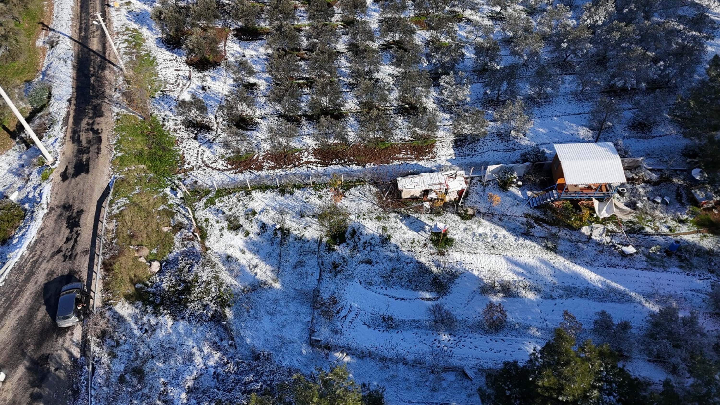 İzmir’de yeni yılın ilk gününde kar yağışı etkili oldu
