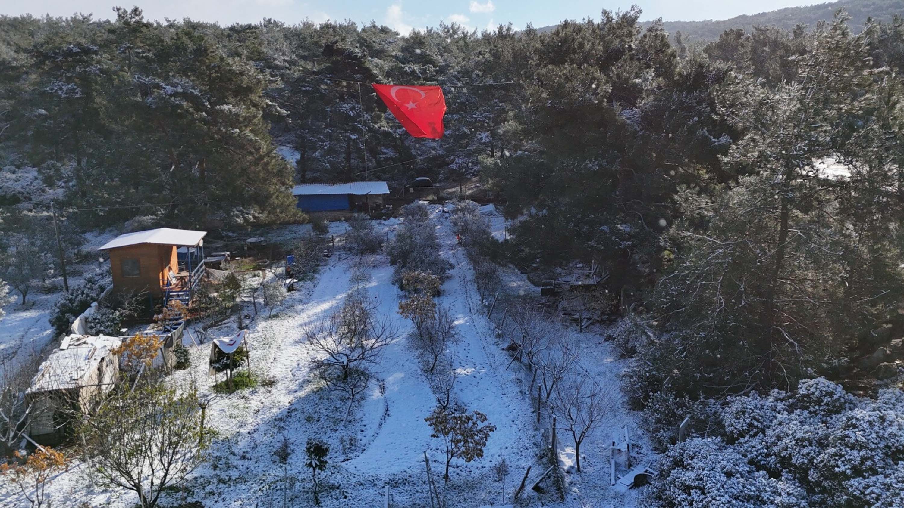 İzmir’de yeni yılın ilk gününde kar yağışı etkili oldu