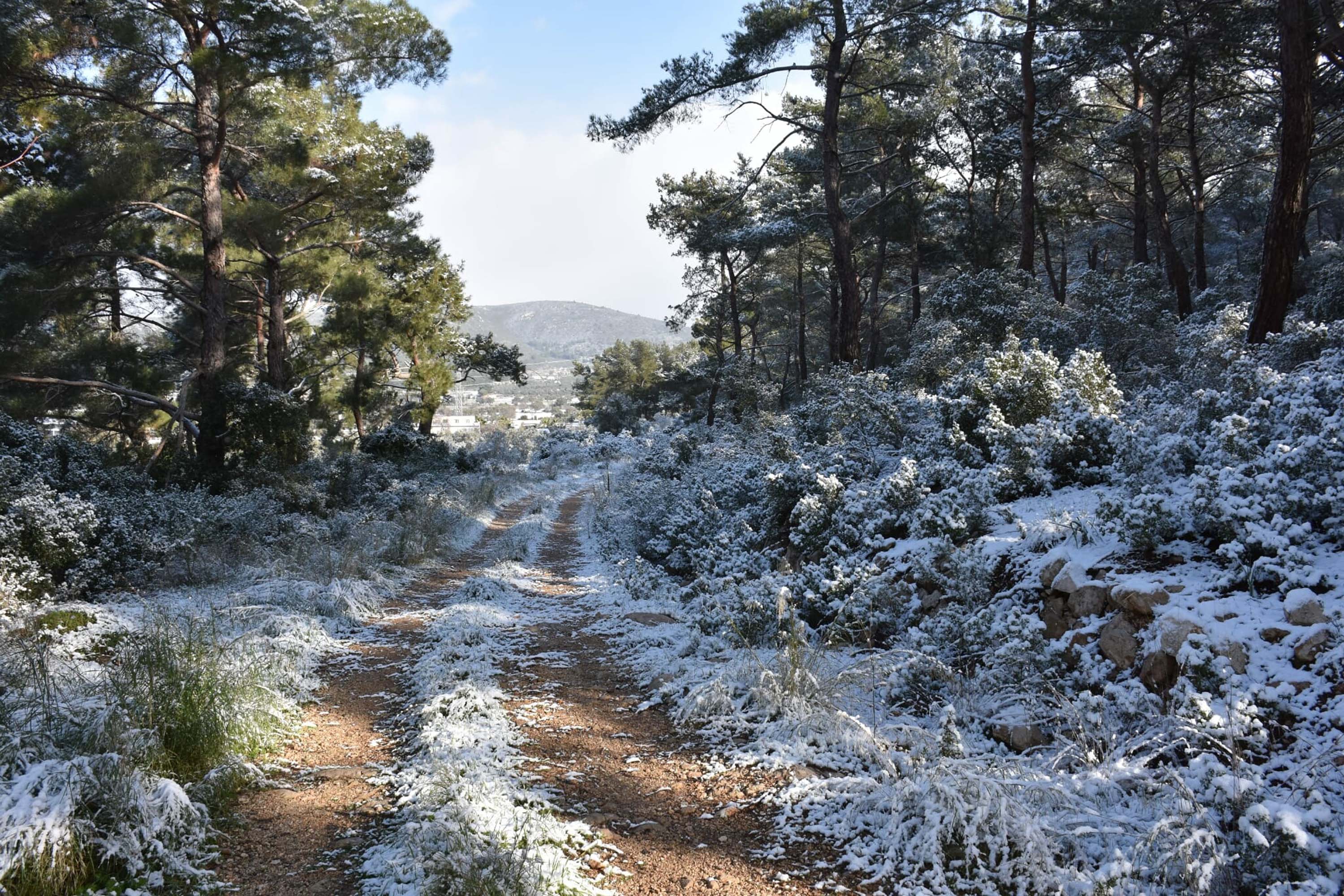 İzmir’de yeni yılın ilk gününde kar yağışı etkili oldu
