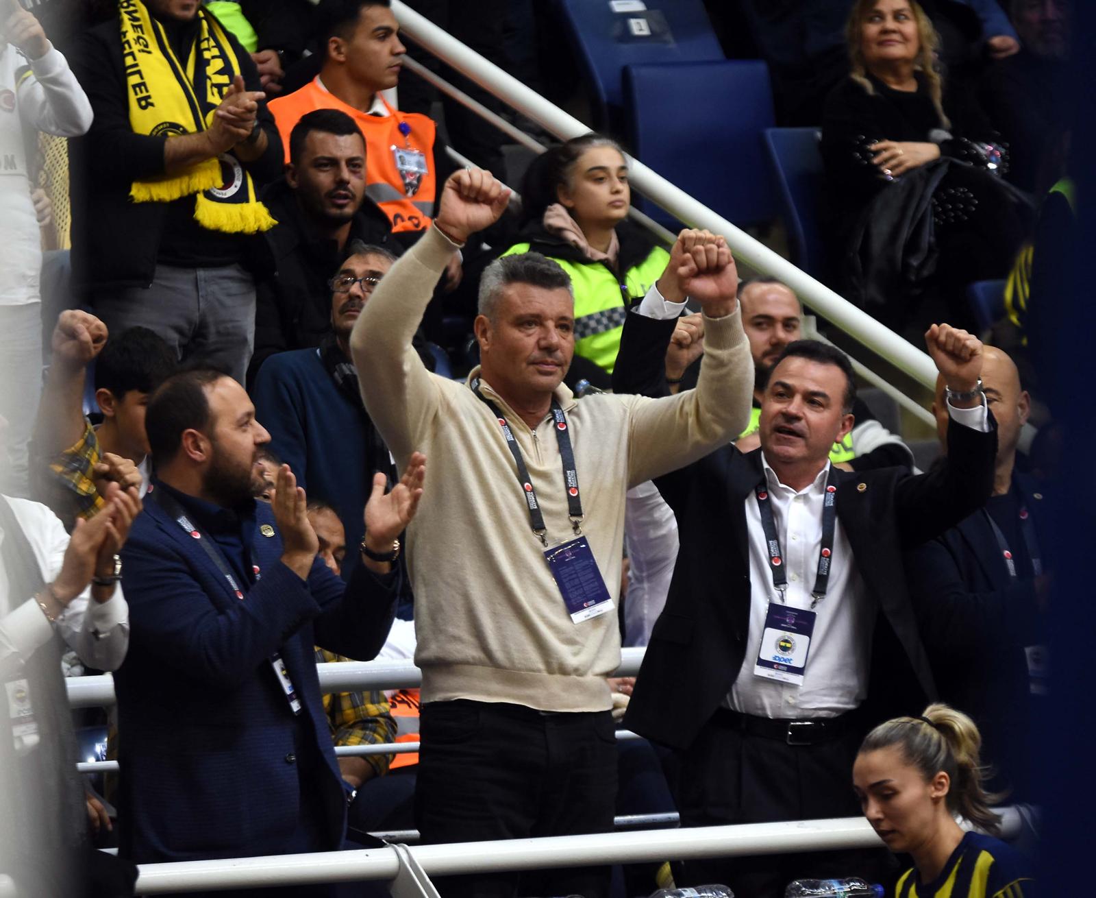 Fenerbahçe’de 15’inci kupa coşkusu