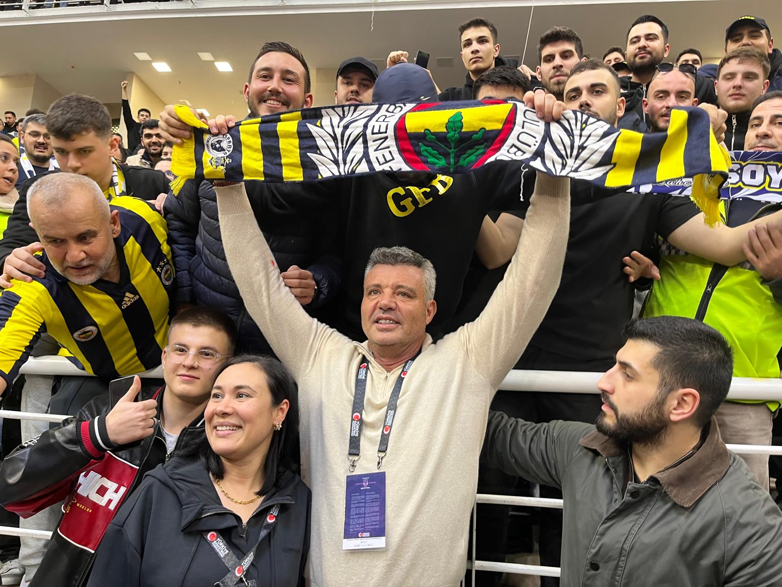 Fenerbahçe’de 15’inci kupa coşkusu