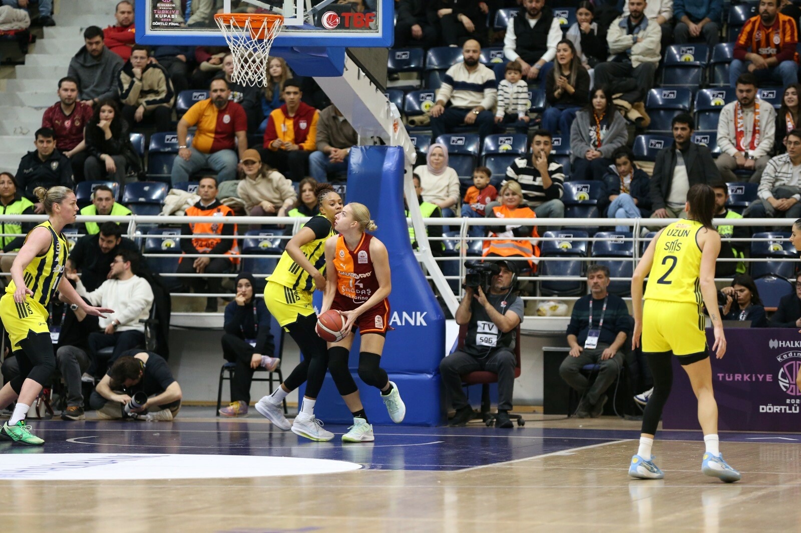 Fenerbahçe’de 15’inci kupa coşkusu