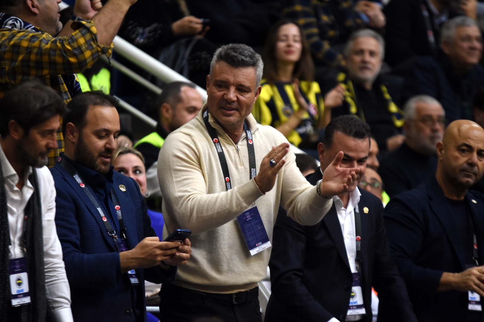 Fenerbahçe’de 15’inci kupa coşkusu