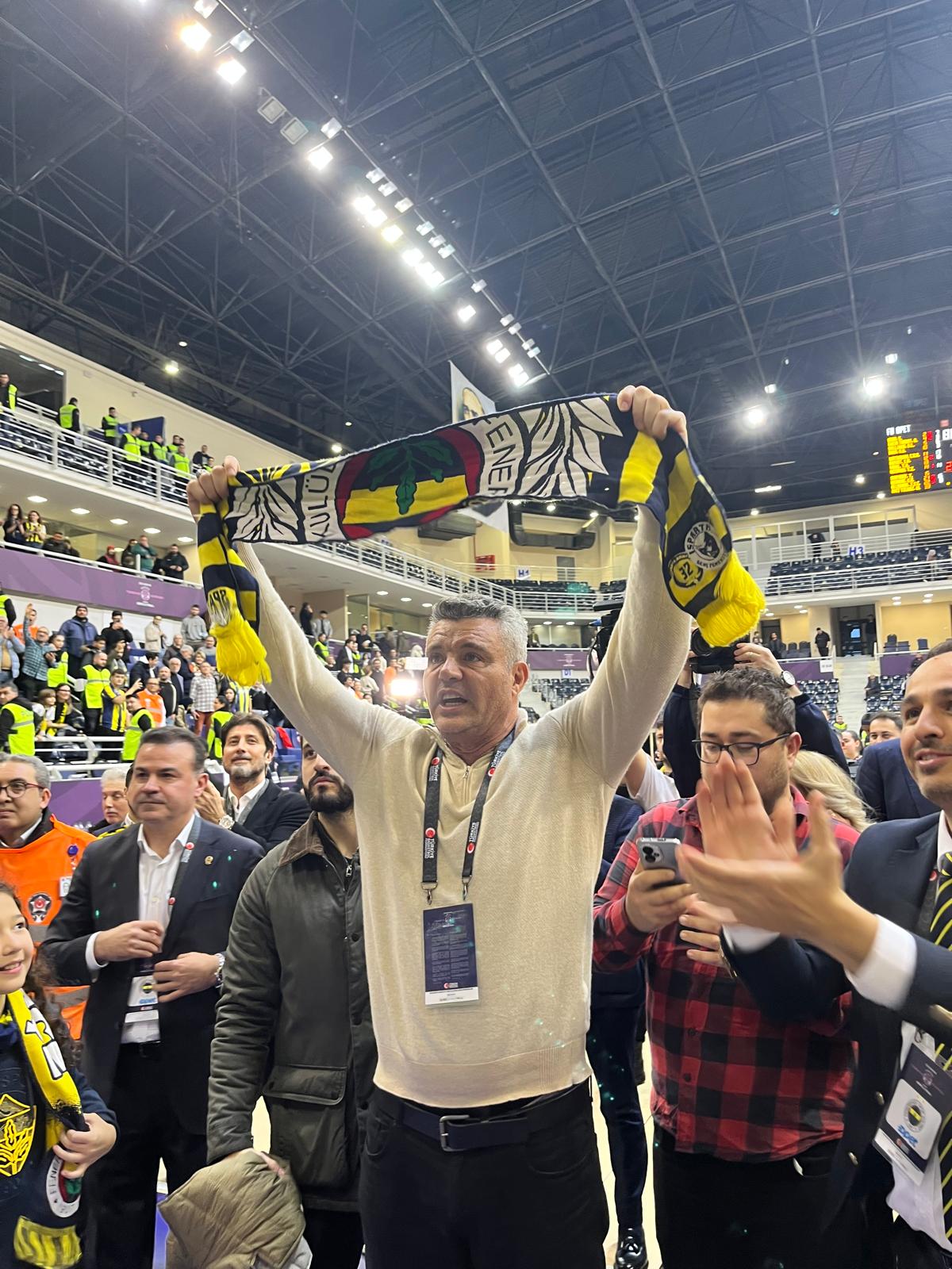 Fenerbahçe’de 15’inci kupa coşkusu