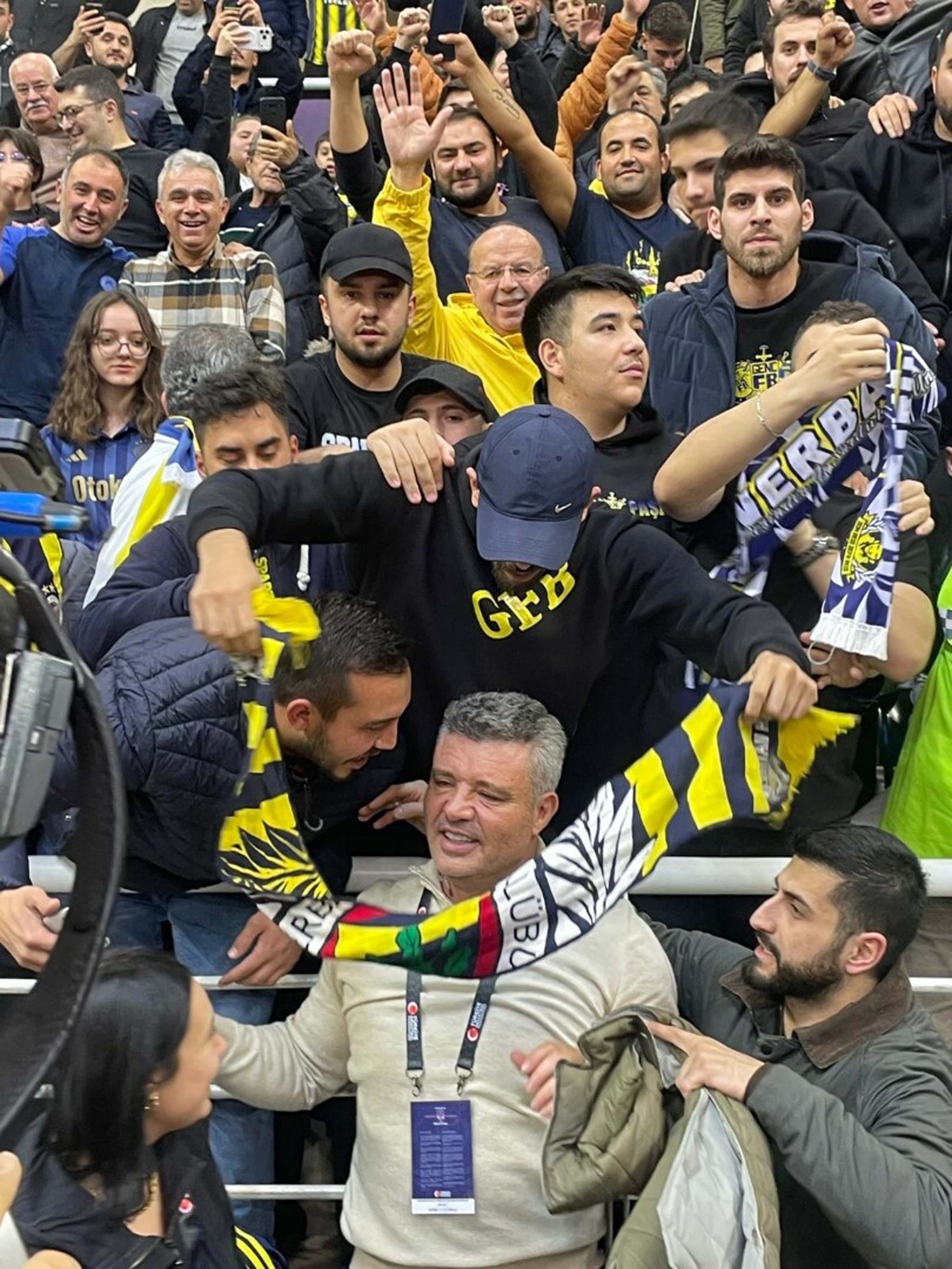 Fenerbahçe’de 15’inci kupa coşkusu