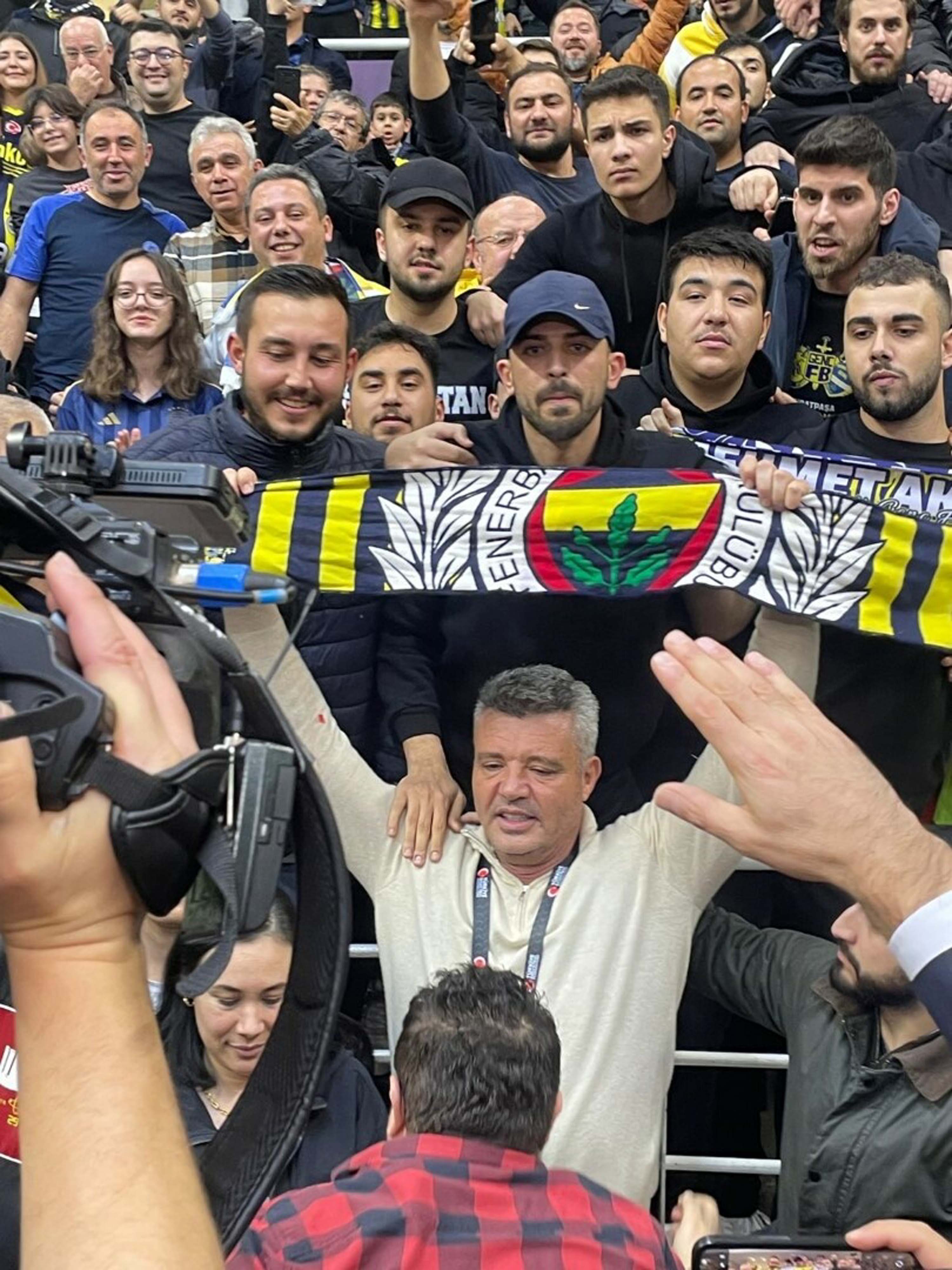 Fenerbahçe’de 15’inci kupa coşkusu