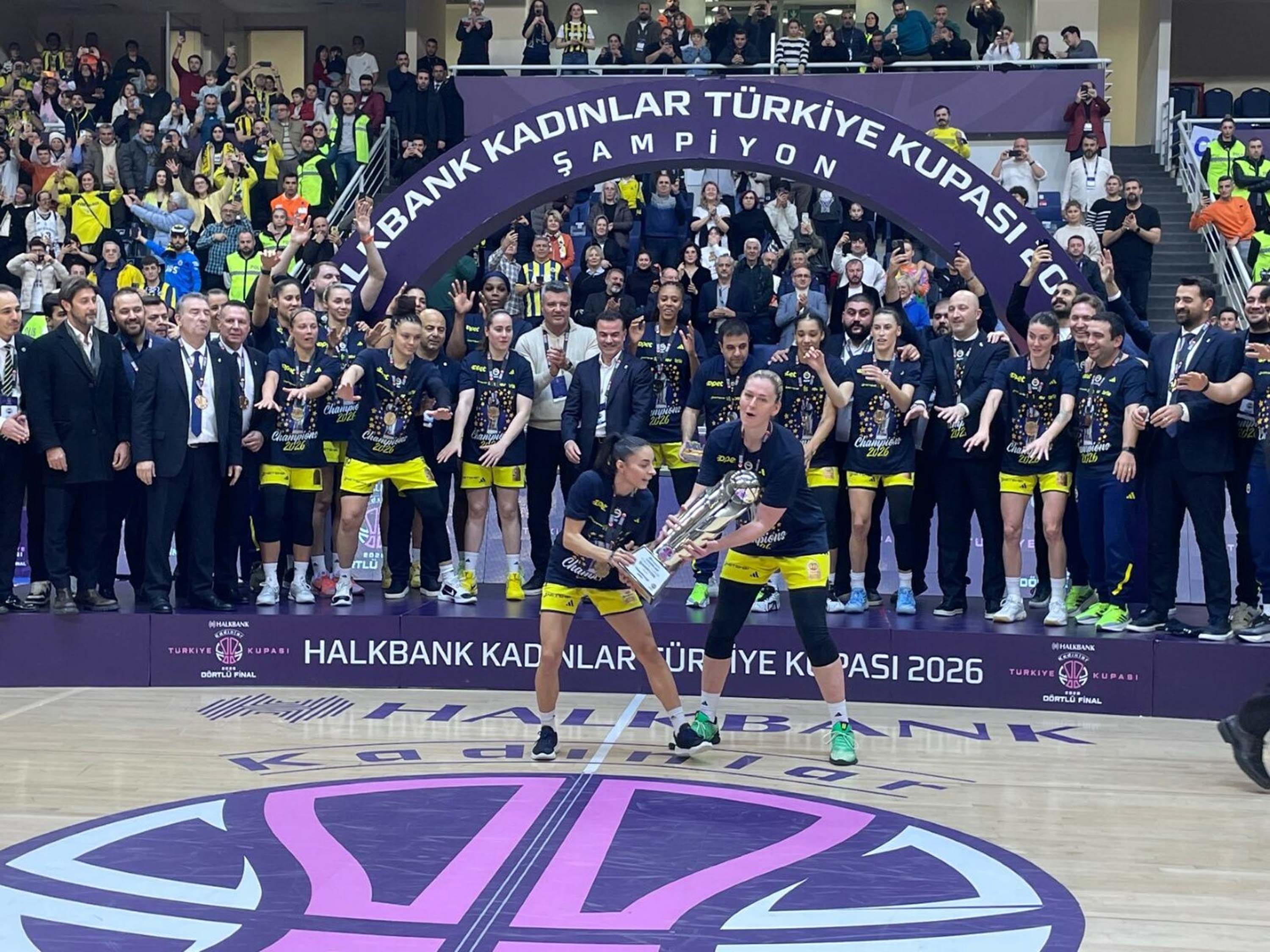 Fenerbahçe’de 15’inci kupa coşkusu