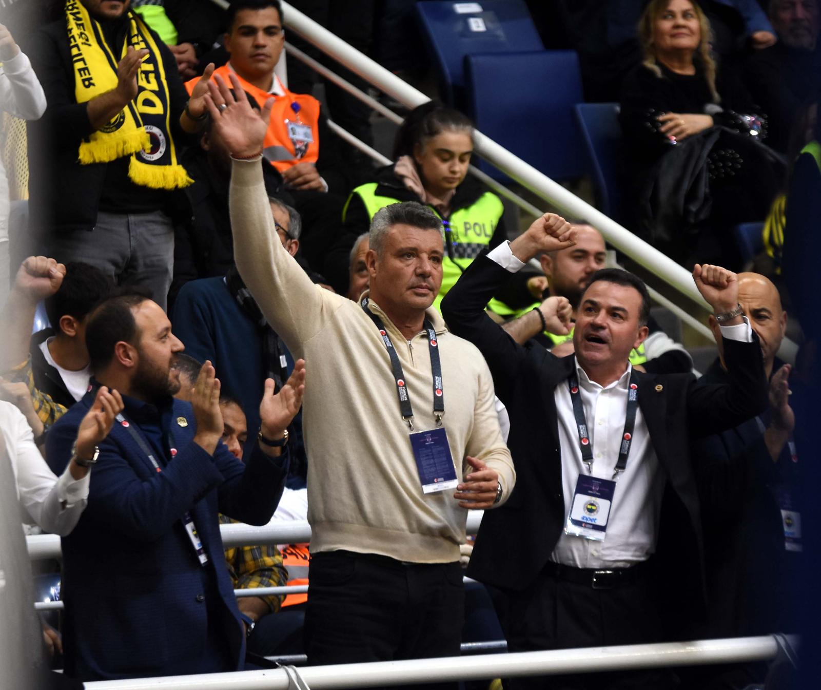 Fenerbahçe’de 15’inci kupa coşkusu