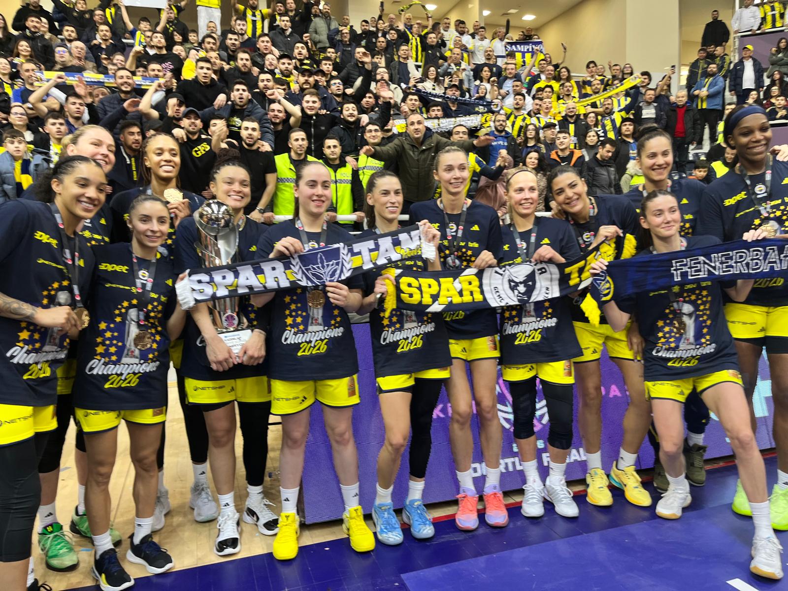 Fenerbahçe’de 15’inci kupa coşkusu