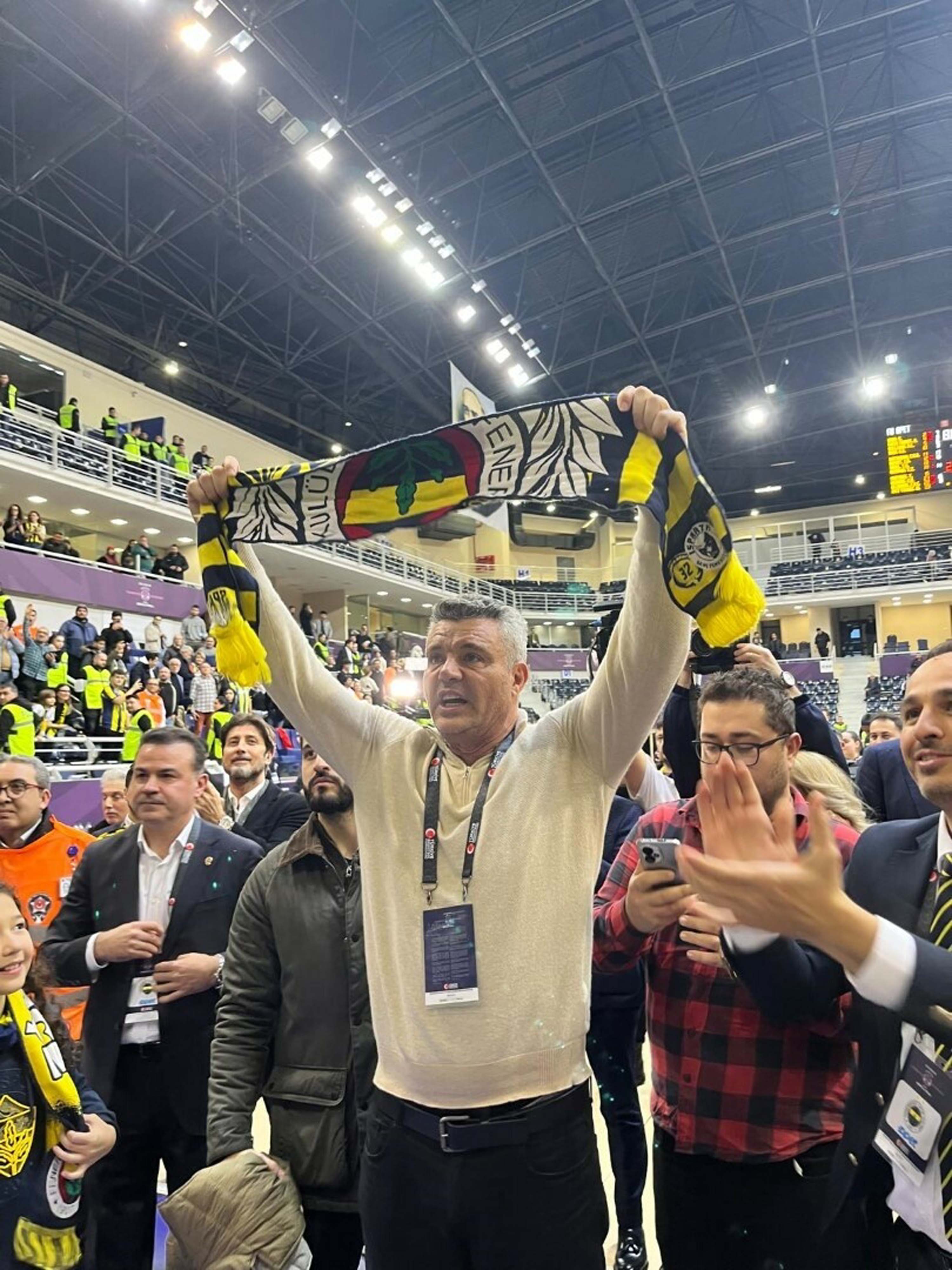 Fenerbahçe’de 15’inci kupa coşkusu