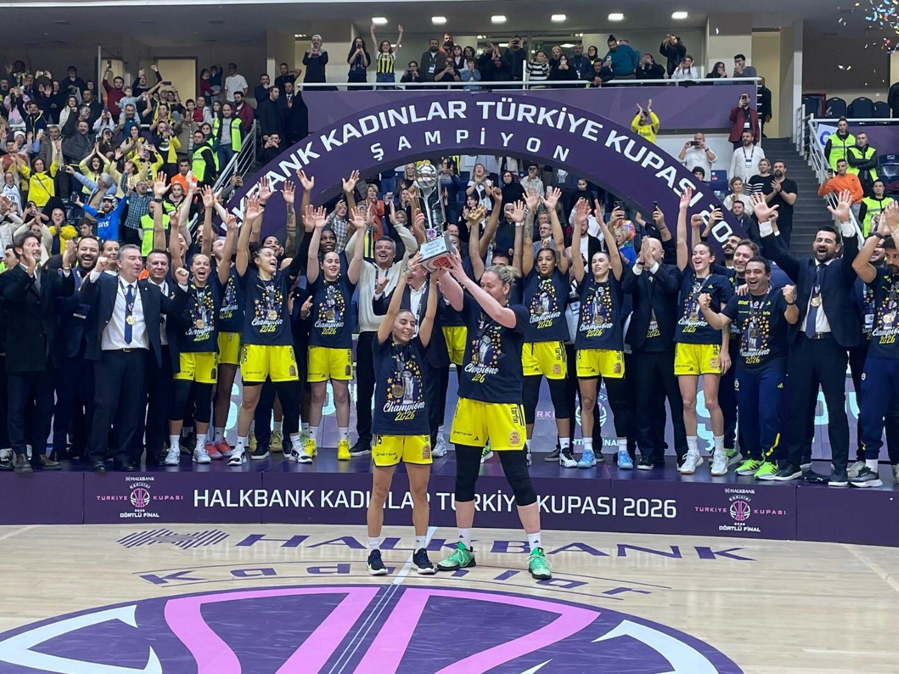 Fenerbahçe’de 15’inci kupa coşkusu