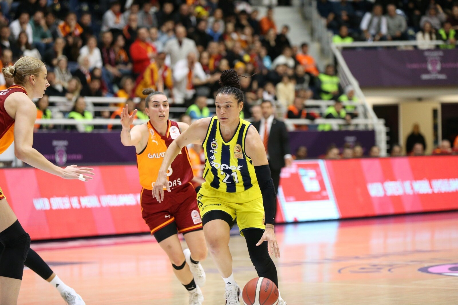 Fenerbahçe’de 15’inci kupa coşkusu