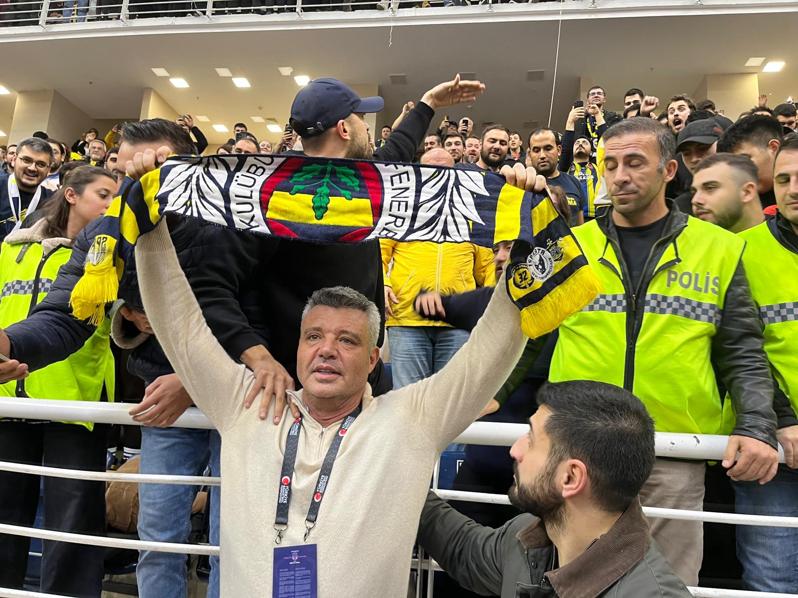 Fenerbahçe’de 15’inci kupa coşkusu
