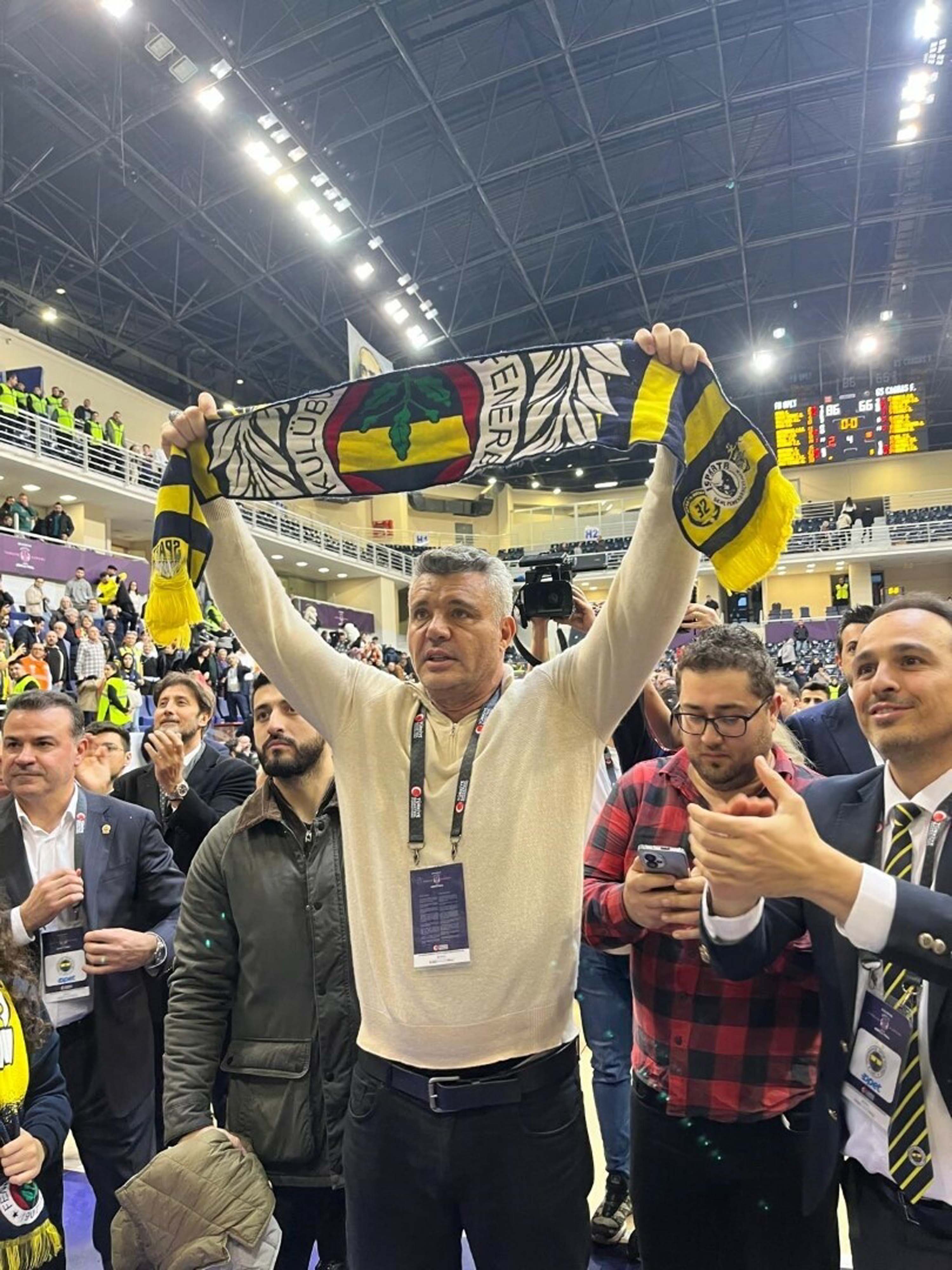Fenerbahçe’de 15’inci kupa coşkusu