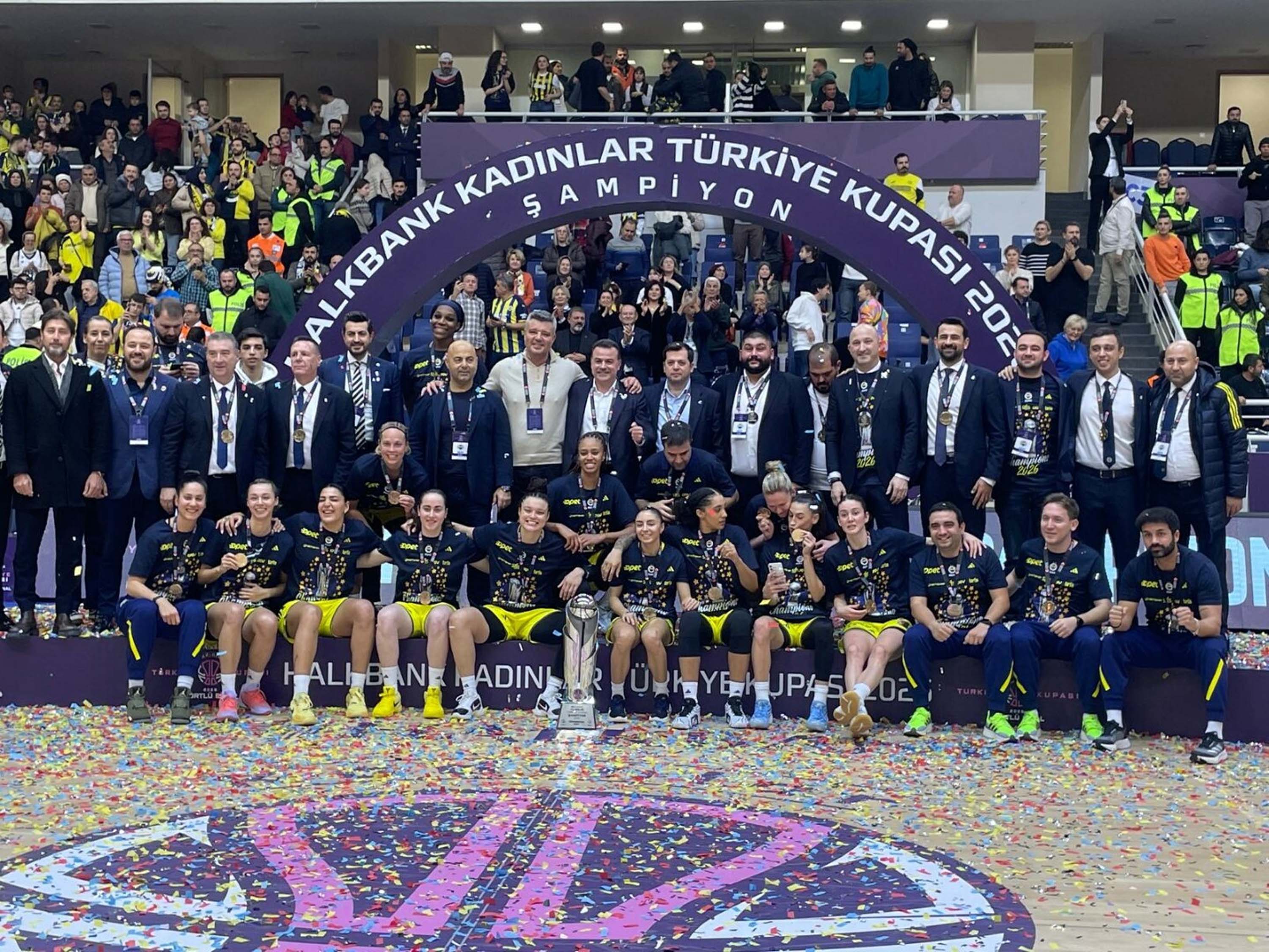 Fenerbahçe’de 15’inci kupa coşkusu
