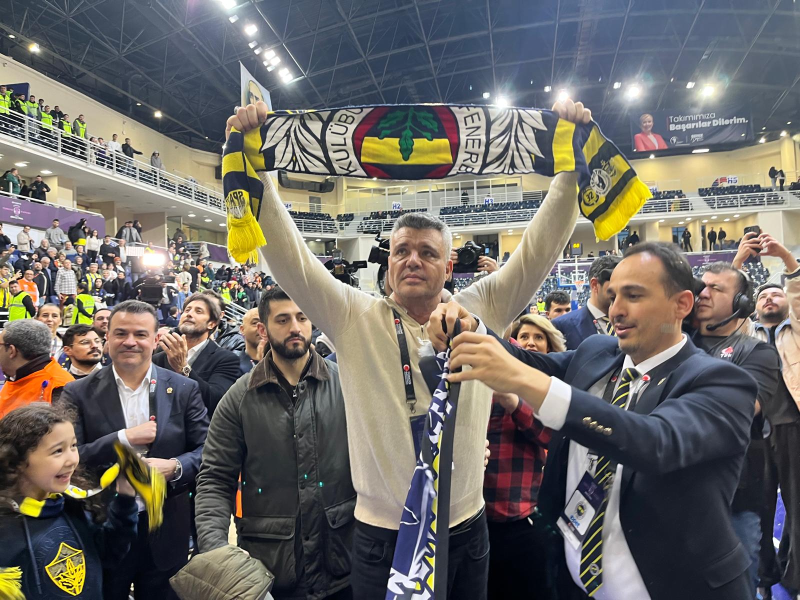 Fenerbahçe’de 15’inci kupa coşkusu