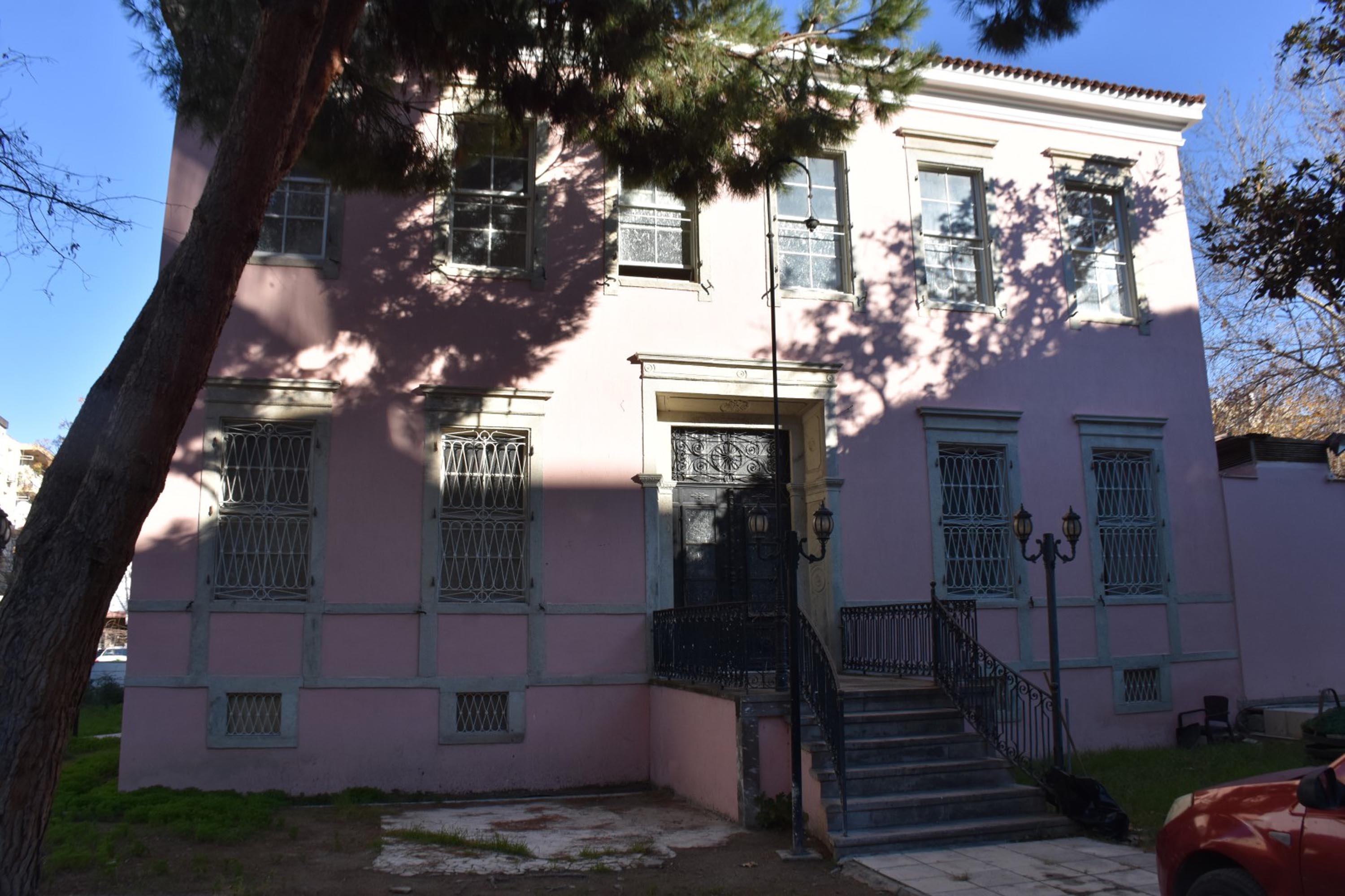 Latife Hanım Köşkü'nün bakımsızlığı tepkilere neden oldu