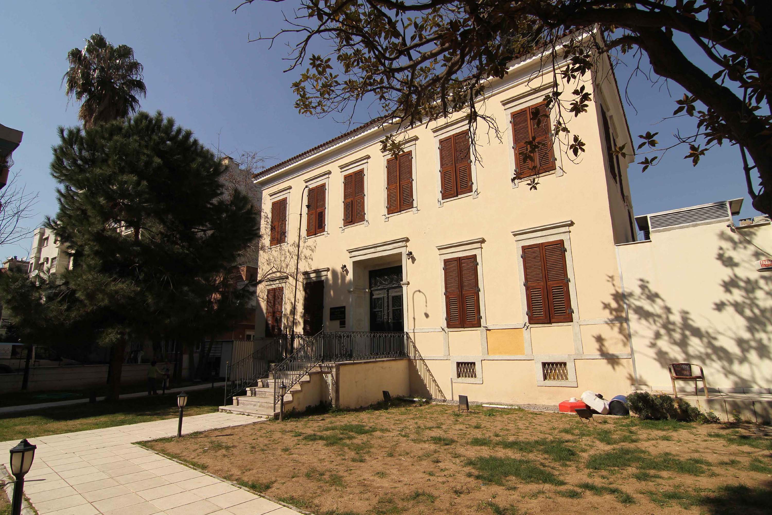 Latife Hanım Köşkü'nün bakımsızlığı tepkilere neden oldu