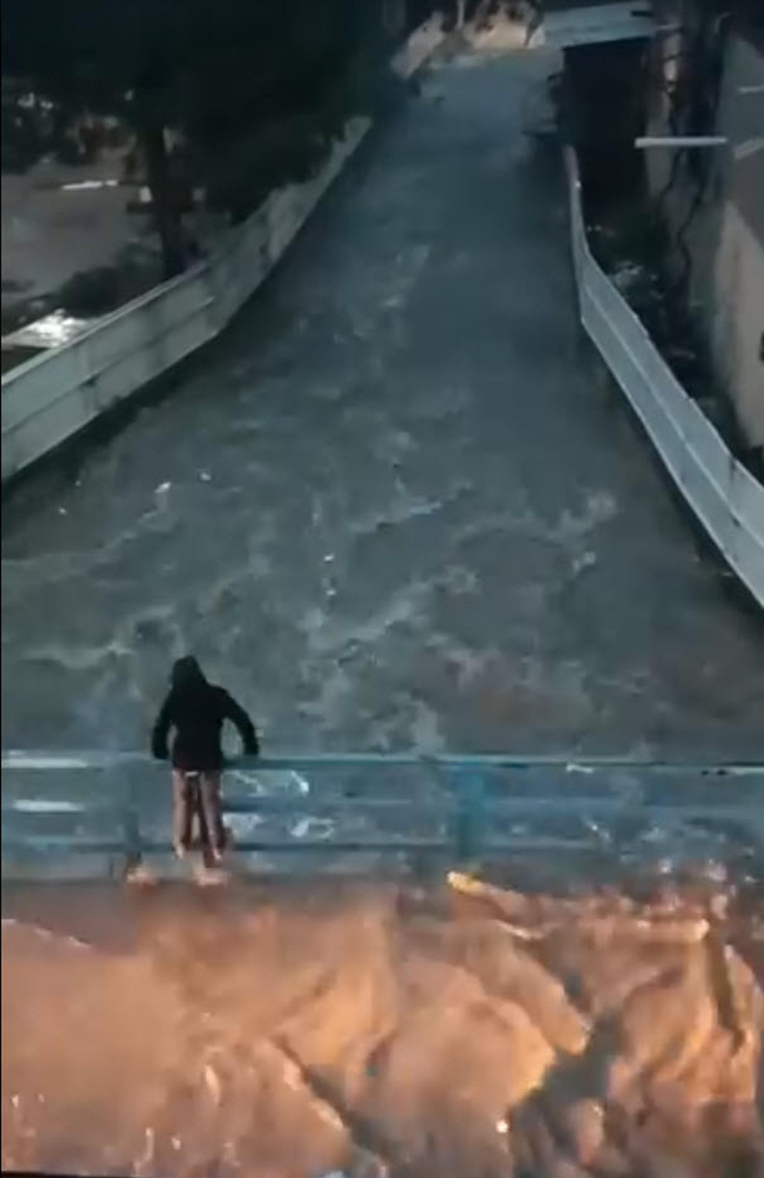 İzmir'de sağanak etkili oldu