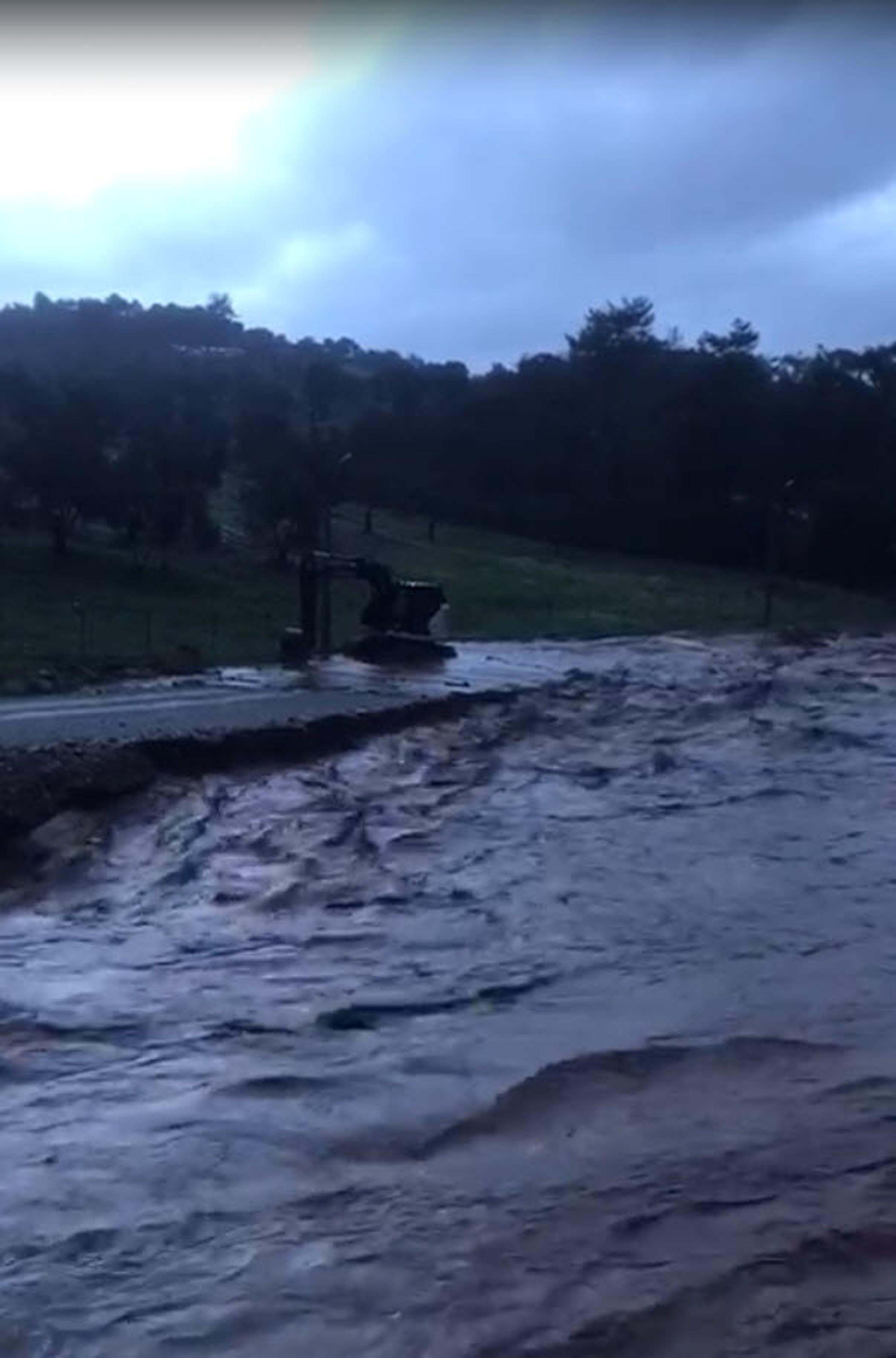 İzmir'de sağanak etkili oldu