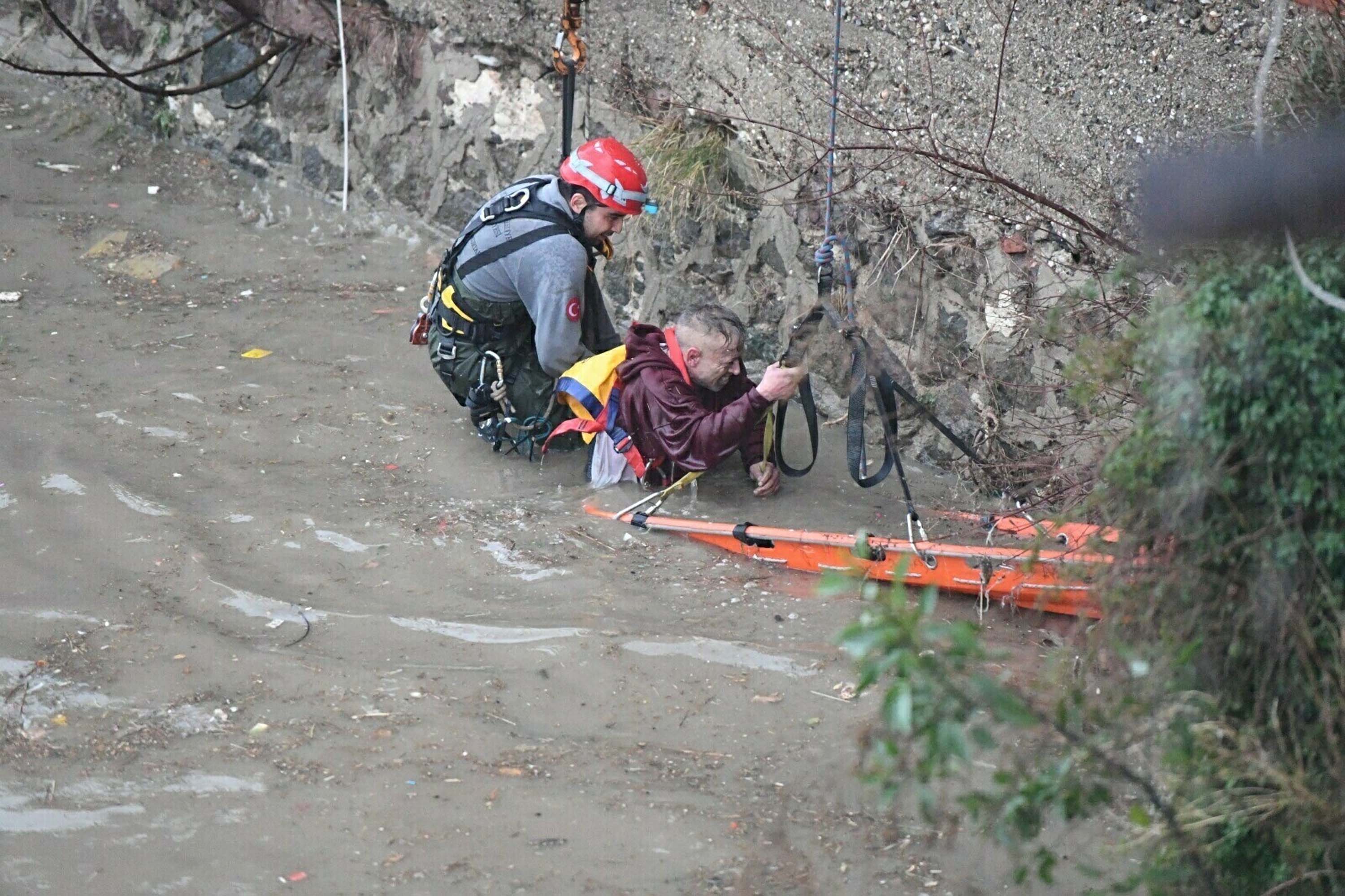 İzmir'de sağanak etkili oldu