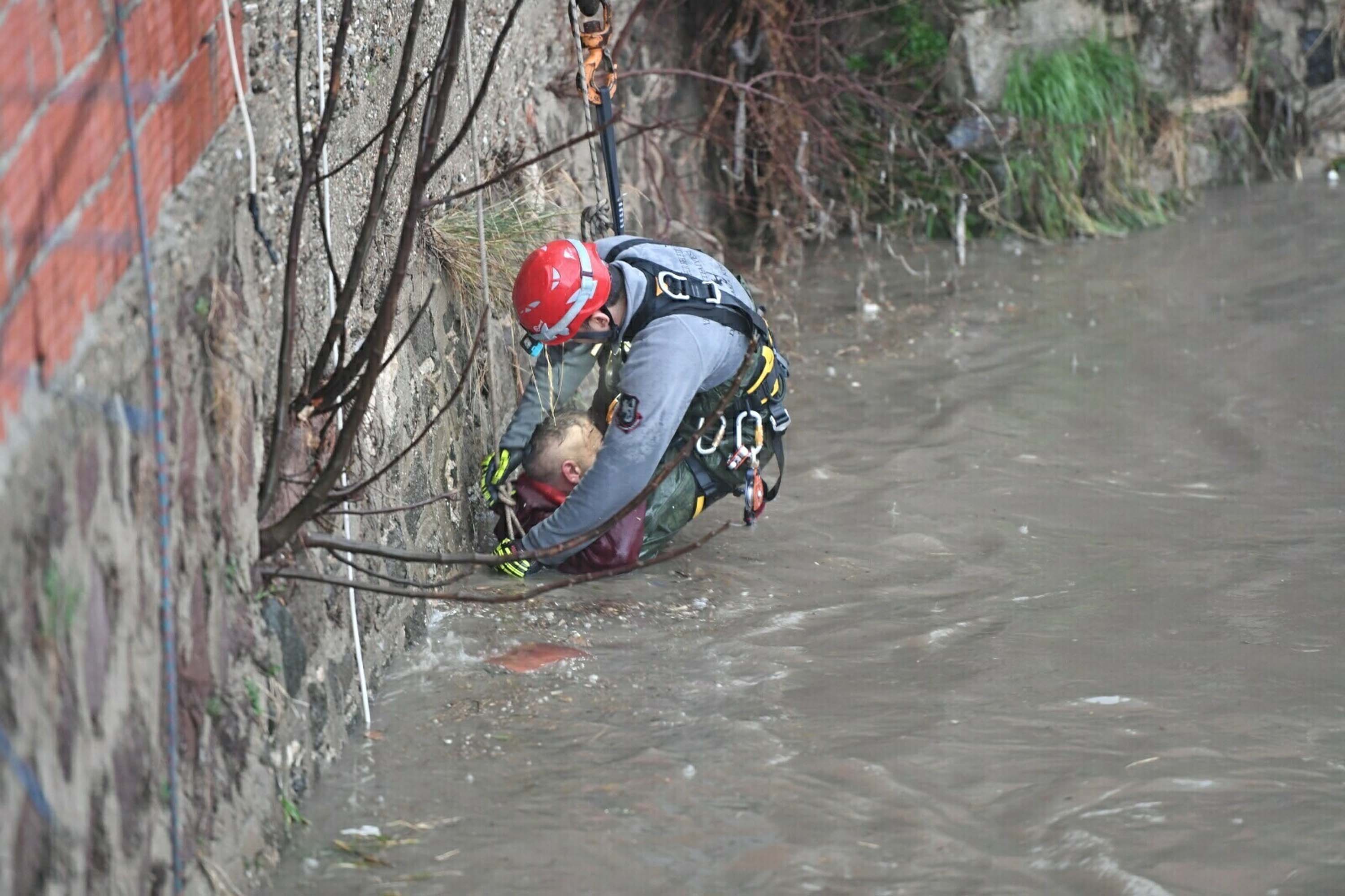 İzmir'de sağanak etkili oldu