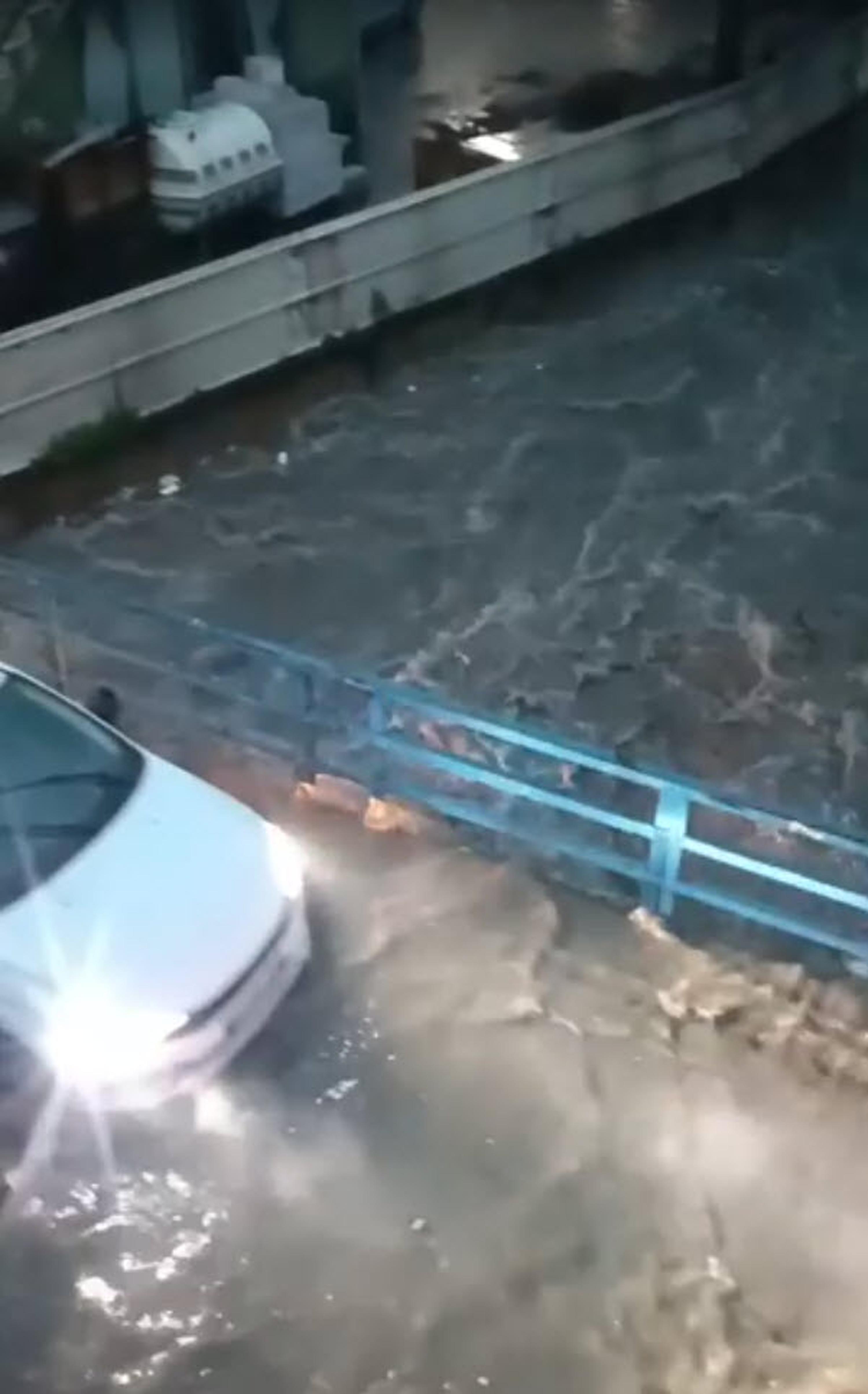 İzmir'de sağanak etkili oldu