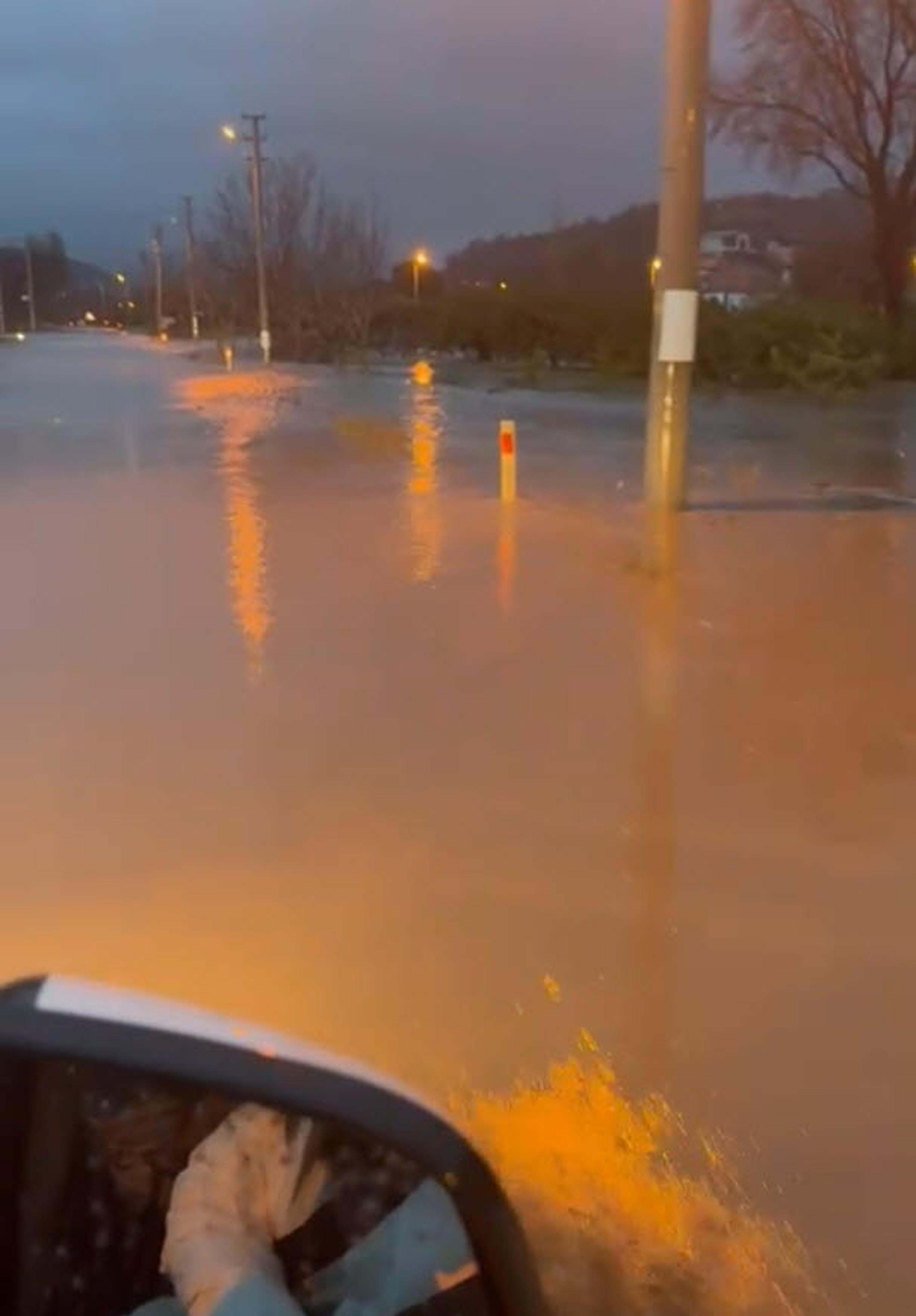 İzmir'de sağanak etkili oldu