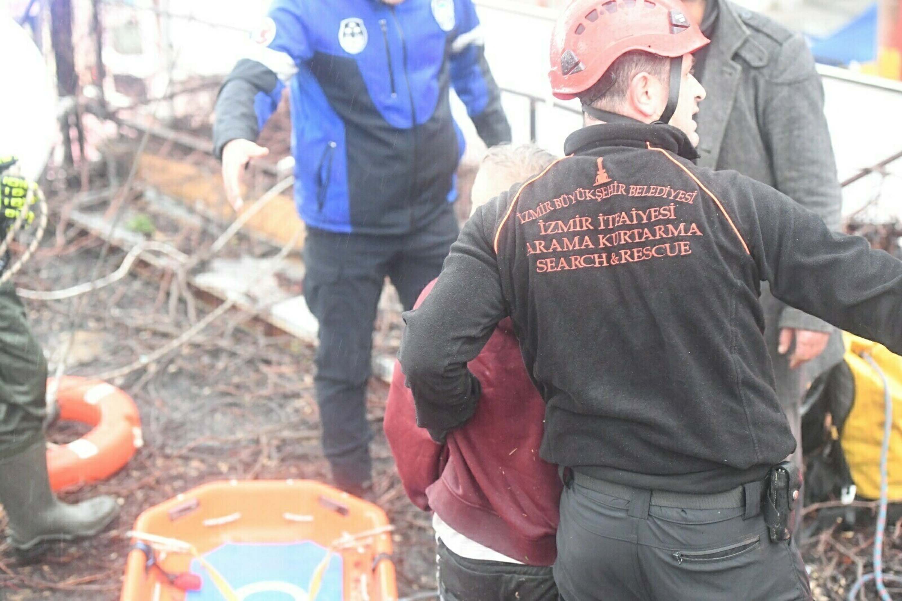 İzmir'de sağanak etkili oldu