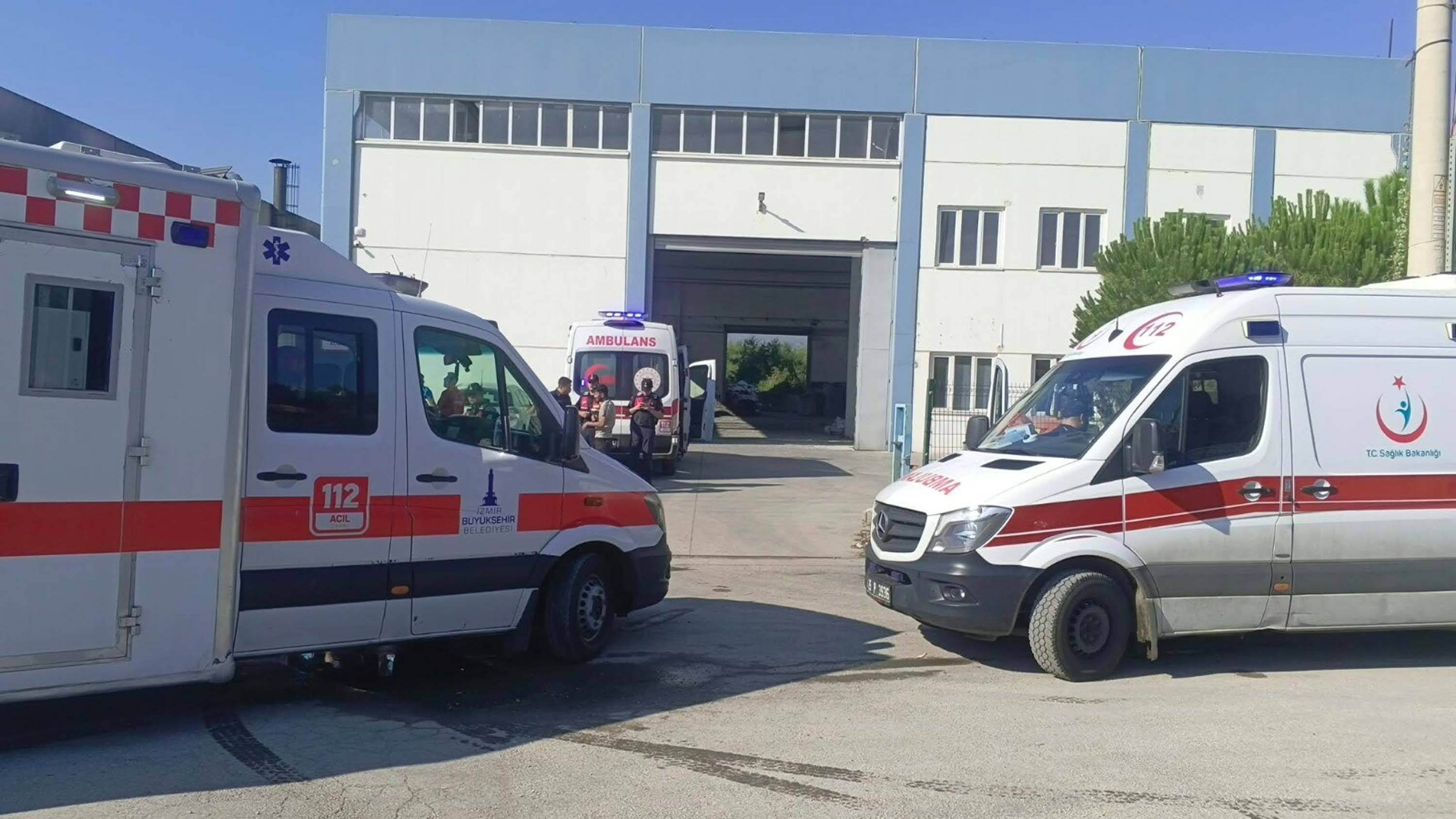 İzmir'de metal fabrikasında patlama; 3'ü ağır, 7 yaralı