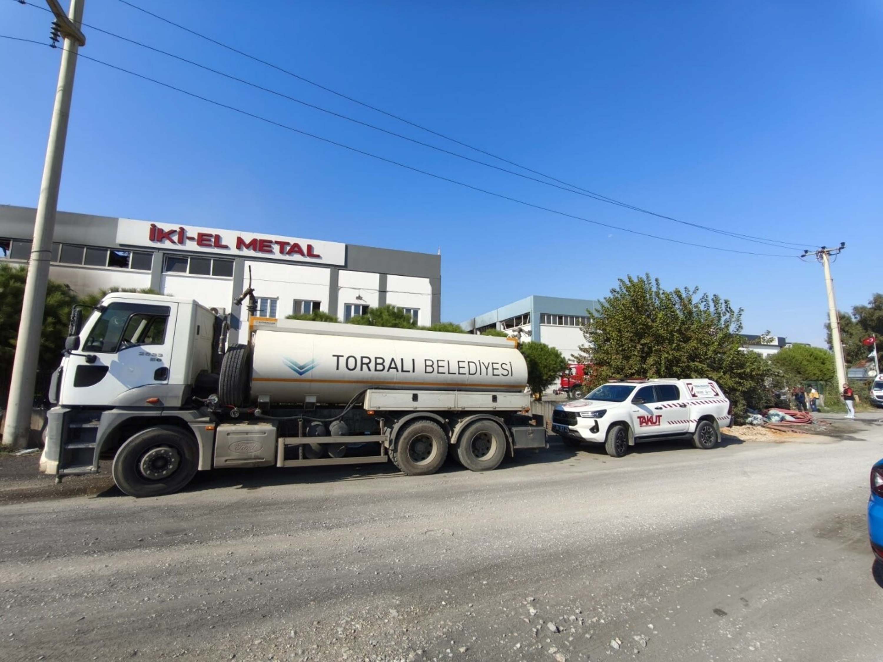 İzmir'de metal fabrikasında patlama; 3'ü ağır, 7 yaralı