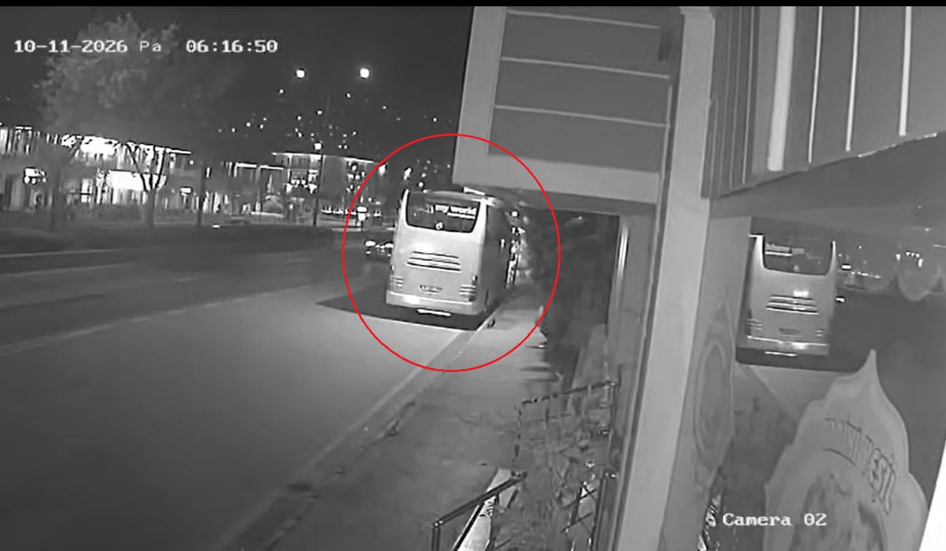 Manisa'da tur otobüsü ve TIR'ın çarpıştığı kazada 11 ölü, 27 yaralı