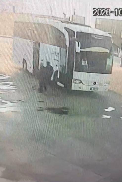 Manisa'da tur otobüsü ve TIR'ın çarpıştığı kazada 11 ölü, 27 yaralı