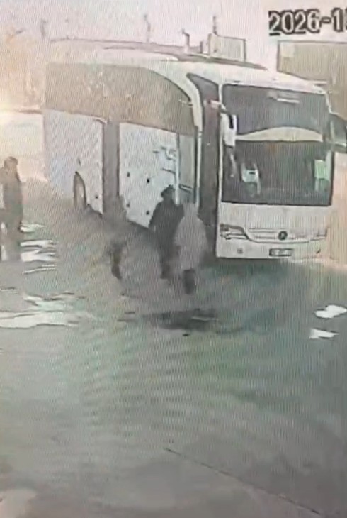 Manisa'da tur otobüsü ve TIR'ın çarpıştığı kazada 11 ölü, 27 yaralı
