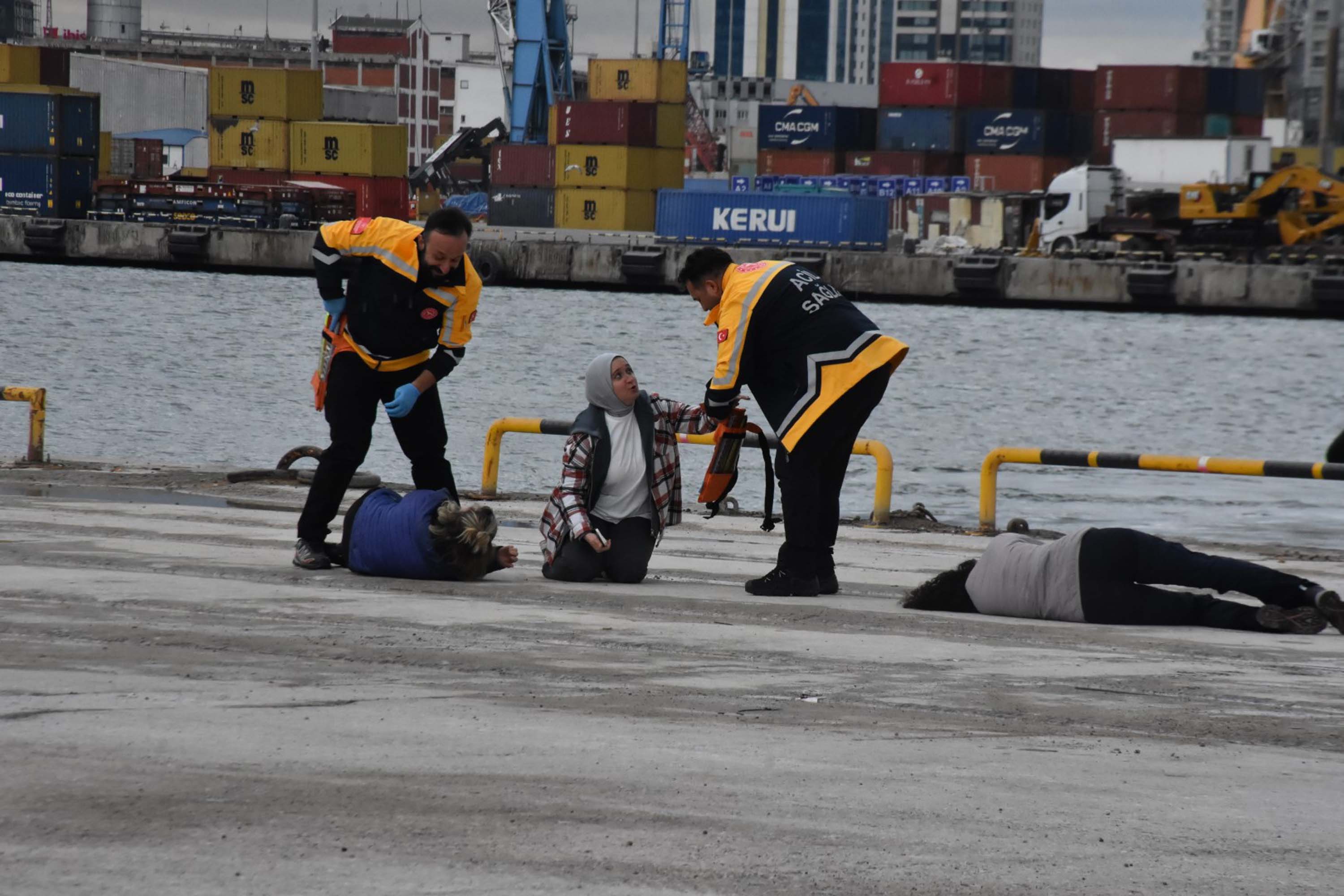 İzmir'de Sağlık Afet Çalışma Grubu Saha Tatbikatı