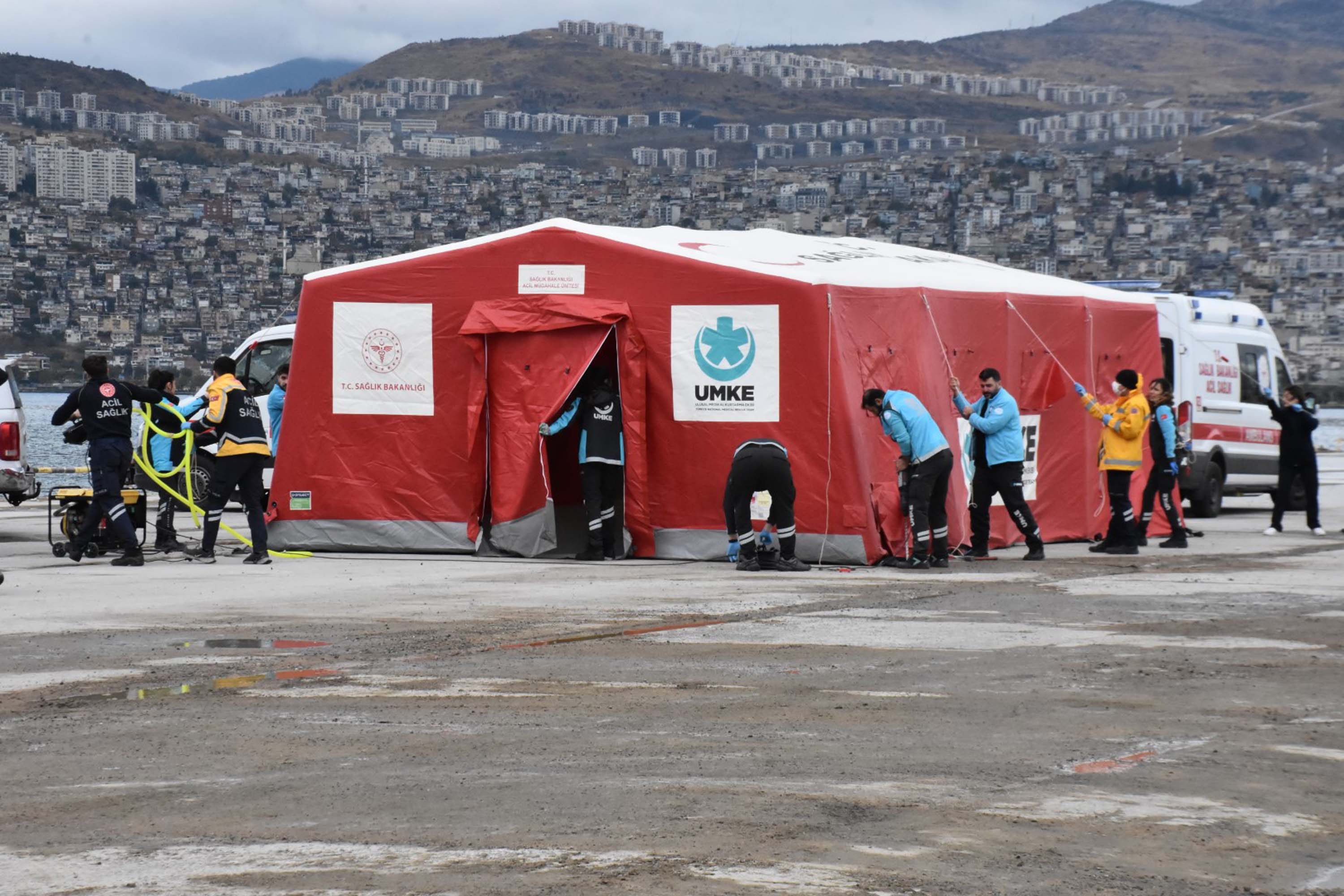 İzmir'de Sağlık Afet Çalışma Grubu Saha Tatbikatı