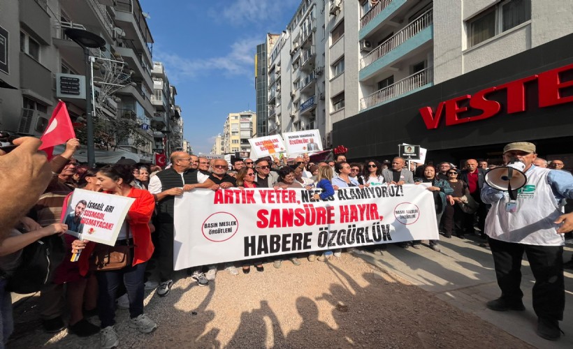 Özgür Özel, İzmir'de gazetecilerin yürüyüşüne katıldı