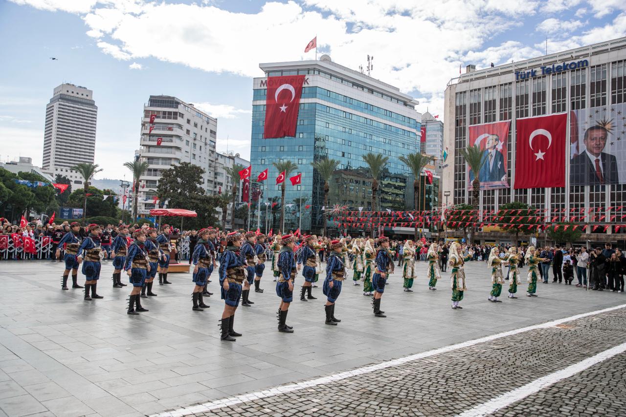 İzmir'de Cumhuriyet'in 103'üncü yılı kutlamalarından görüntüler