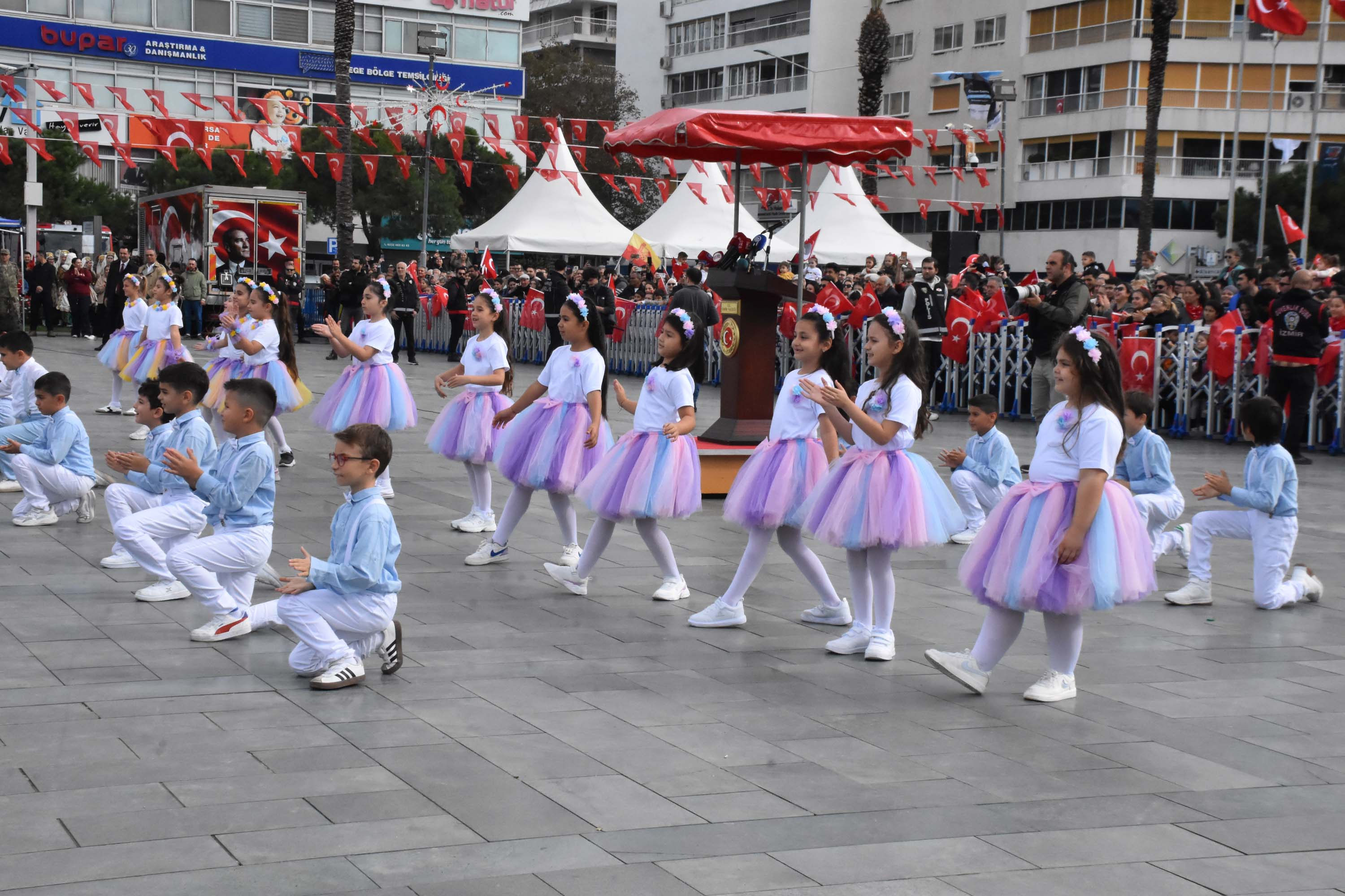 İzmir'de Cumhuriyet'in 103'üncü yılı kutlamalarından görüntüler
