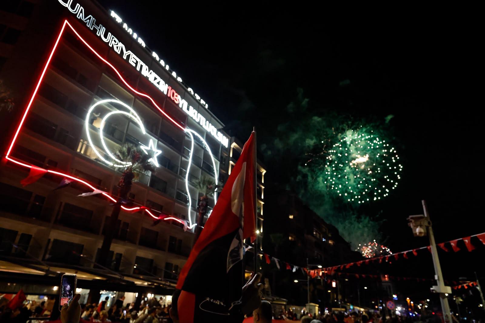 İzmir’de Cumhuriyet coşkusu